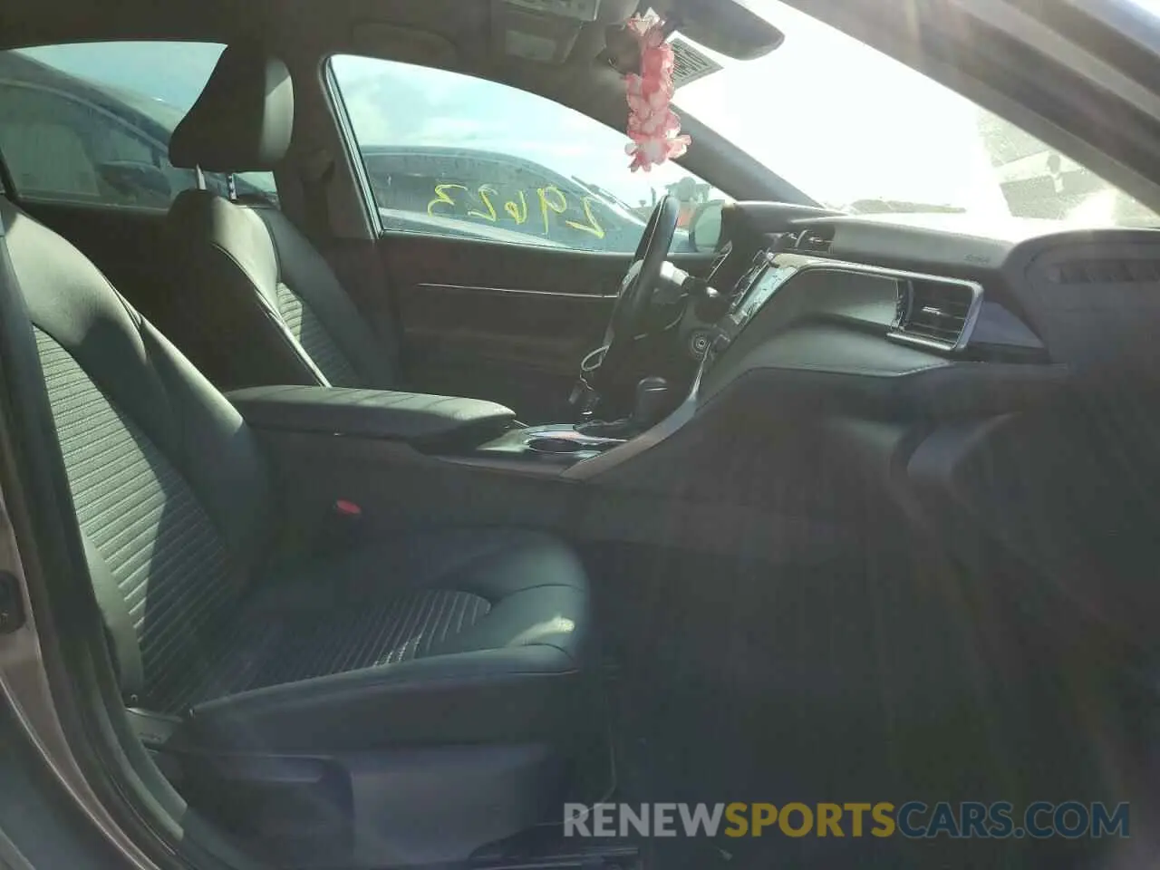 5 Photograph of a damaged car 4T1B11HK8KU847096 TOYOTA CAMRY 2019