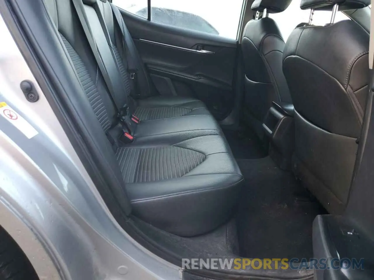 10 Photograph of a damaged car 4T1B11HK9KU211707 TOYOTA CAMRY 2019