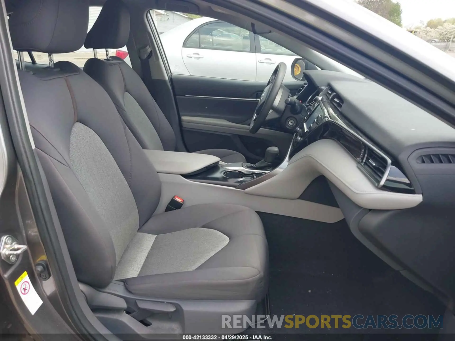 5 Photograph of a damaged car 4T1B11HK9KU229110 TOYOTA CAMRY 2019