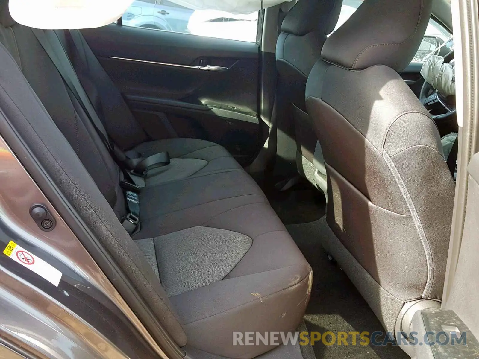 6 Photograph of a damaged car 4T1B11HK9KU239572 TOYOTA CAMRY 2019
