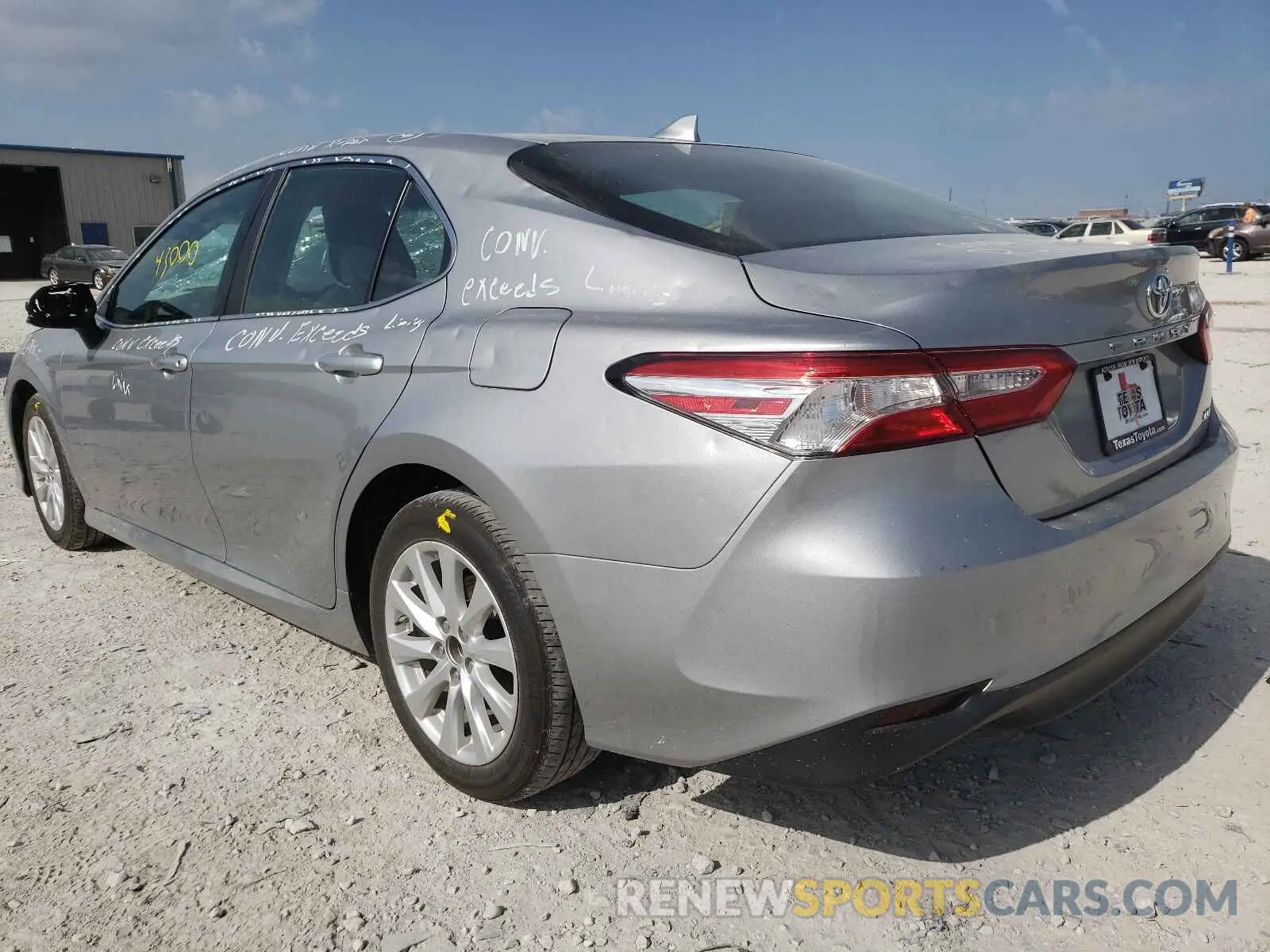 3 Фотография поврежденного автомобиля 4T1B11HK9KU241208 TOYOTA CAMRY 2019