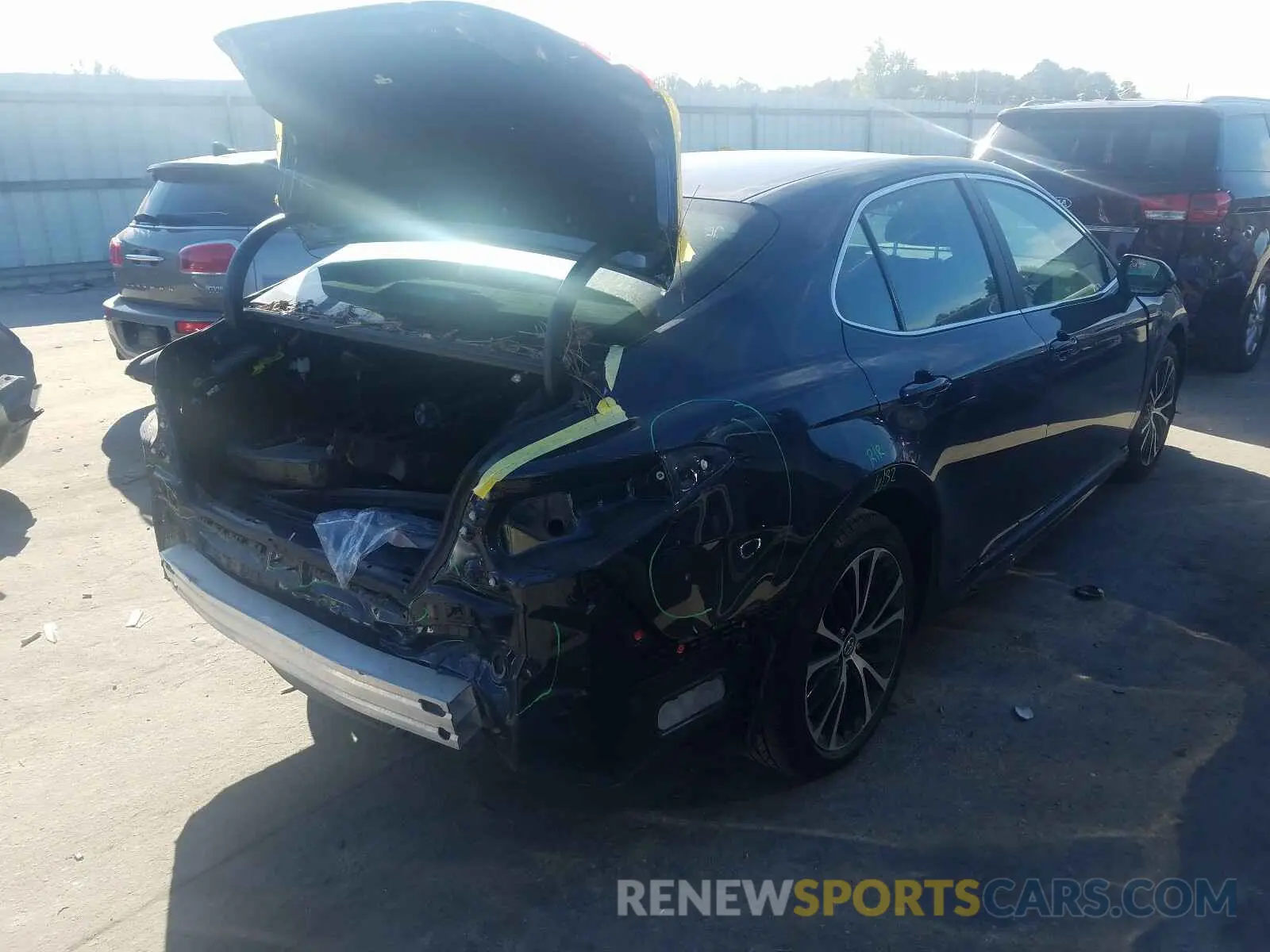 4 Photograph of a damaged car 4T1B11HK9KU280381 TOYOTA CAMRY 2019