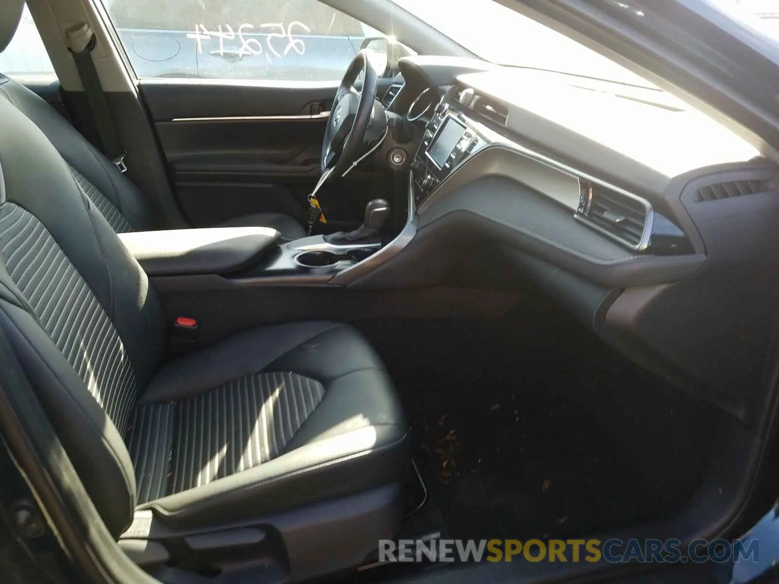5 Photograph of a damaged car 4T1B11HK9KU280381 TOYOTA CAMRY 2019