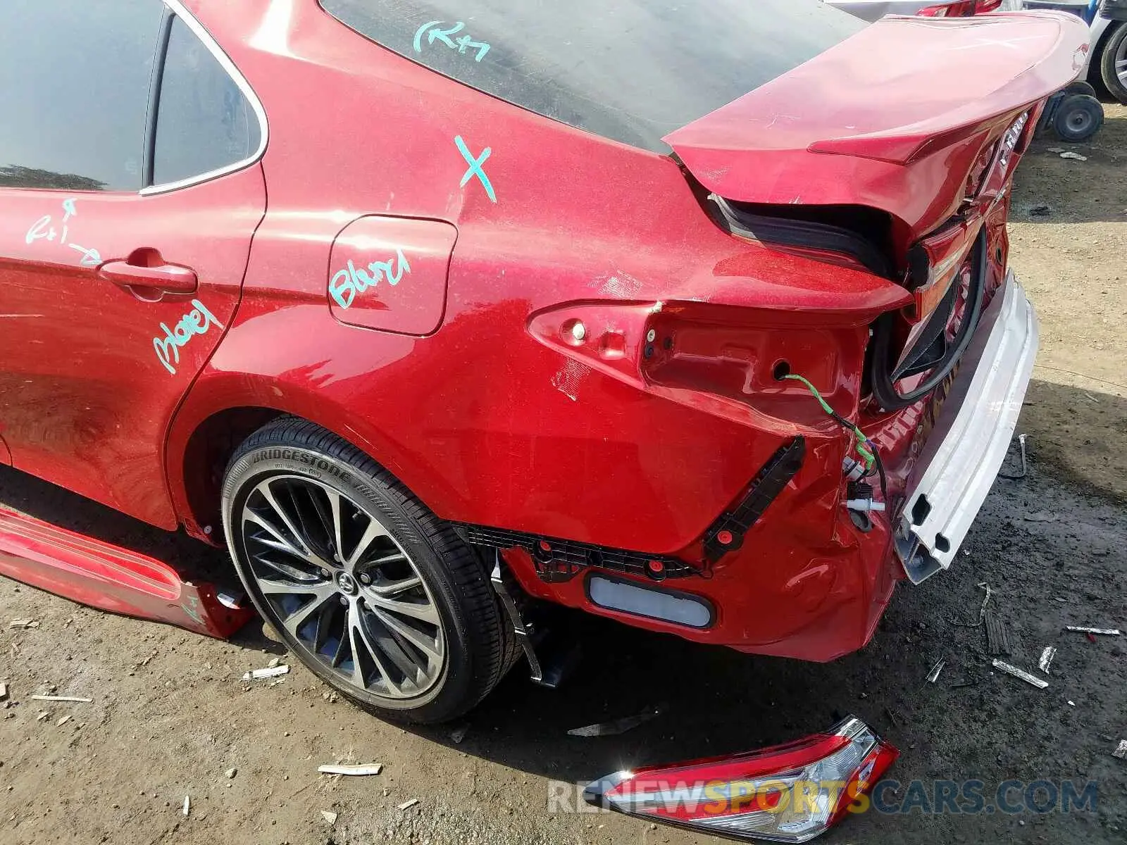 9 Photograph of a damaged car 4T1B11HK9KU281272 TOYOTA CAMRY 2019