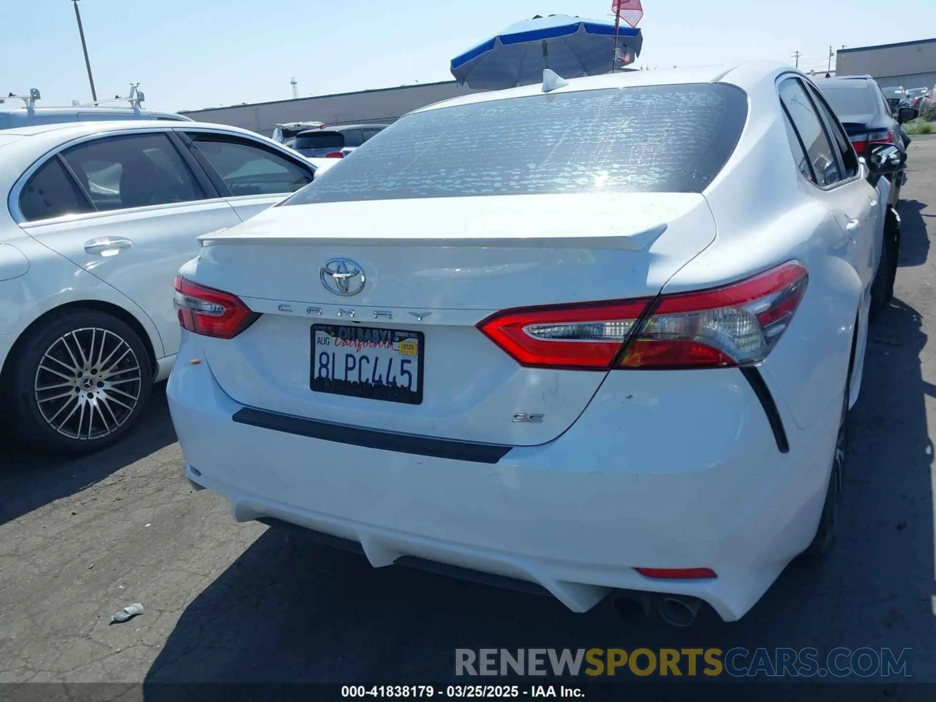 16 Photograph of a damaged car 4T1B11HK9KU281711 TOYOTA CAMRY 2019