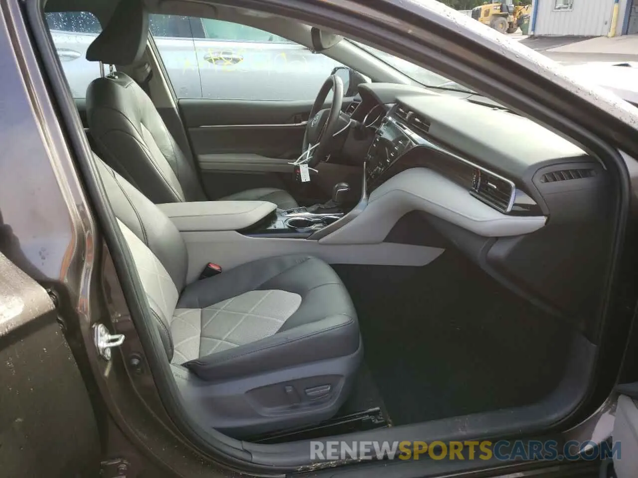 5 Photograph of a damaged car 4T1B11HK9KU292255 TOYOTA CAMRY 2019