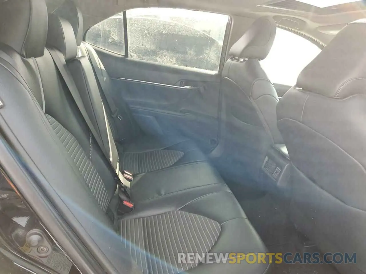 10 Photograph of a damaged car 4T1B11HK9KU679372 TOYOTA CAMRY 2019