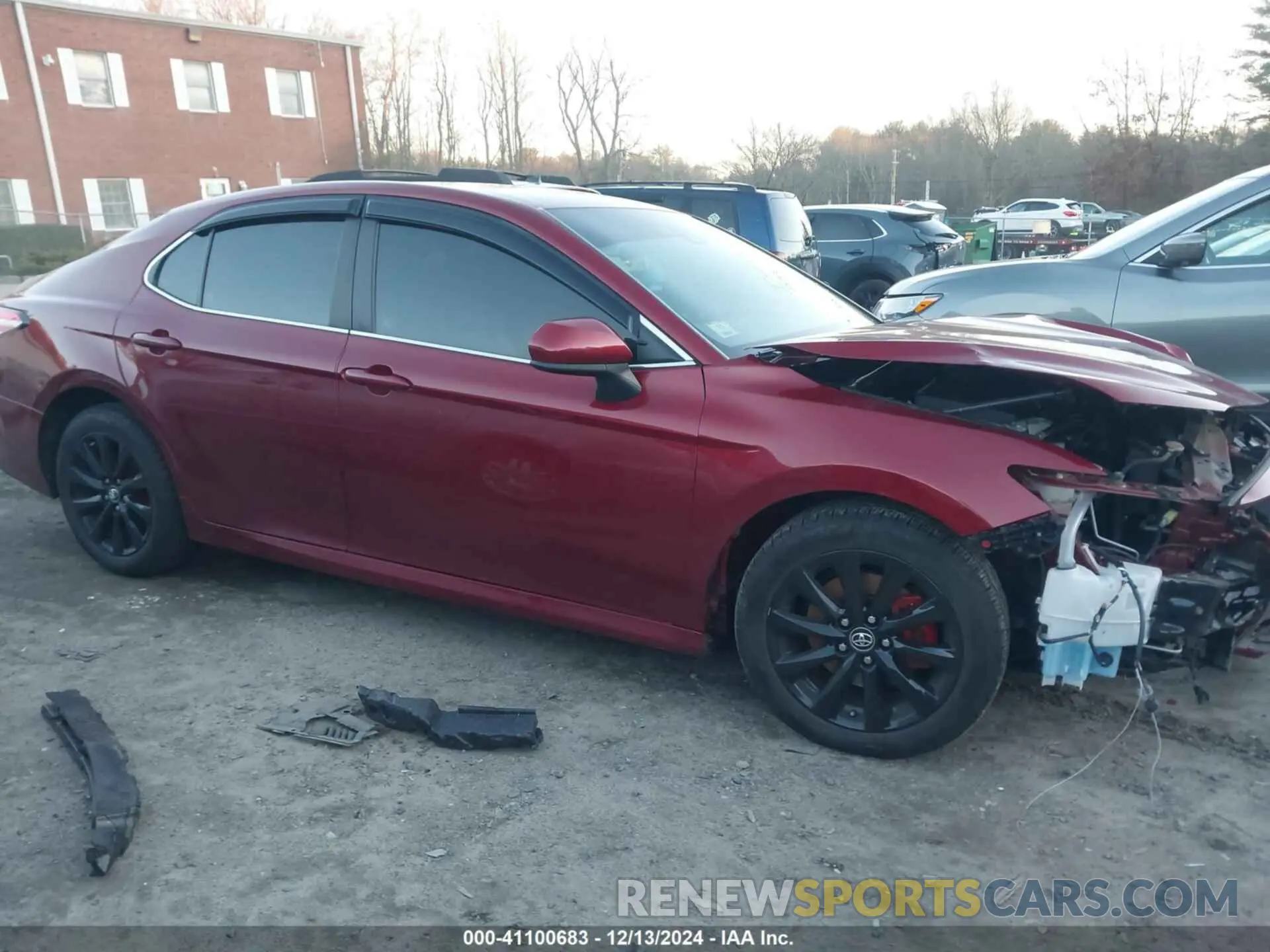 13 Photograph of a damaged car 4T1B11HK9KU692252 TOYOTA CAMRY 2019