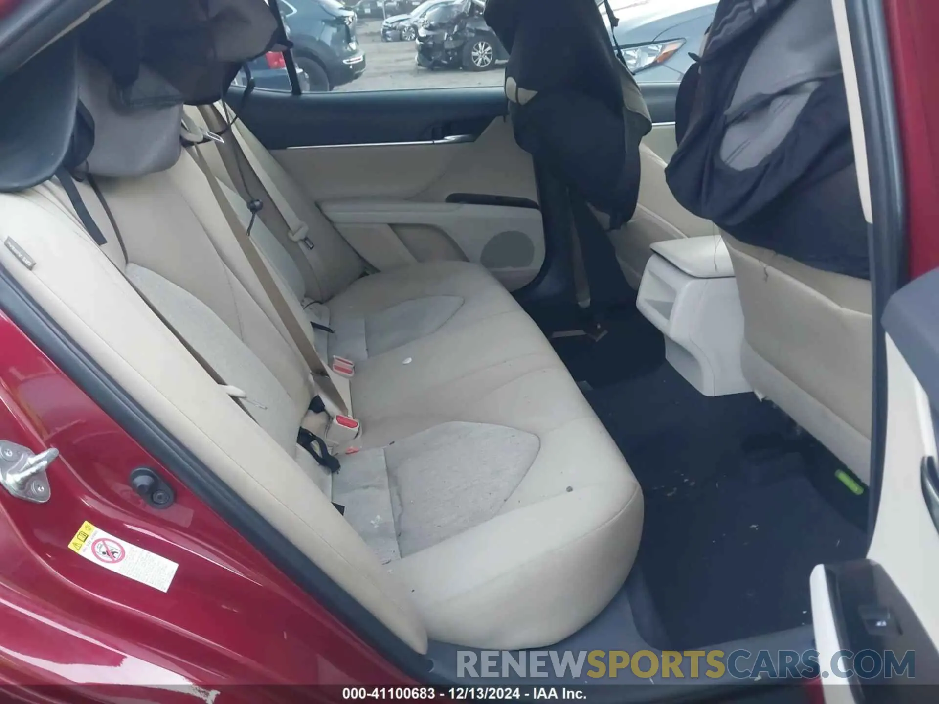 8 Photograph of a damaged car 4T1B11HK9KU692252 TOYOTA CAMRY 2019