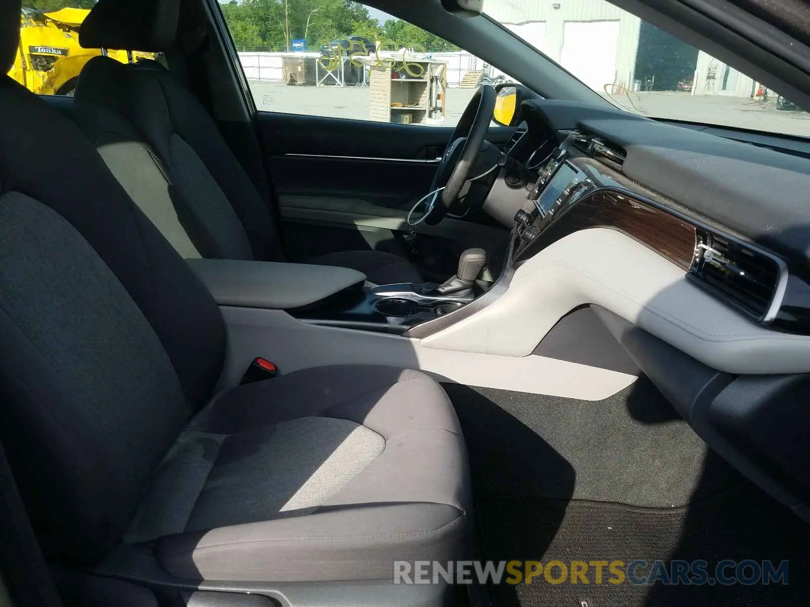 5 Photograph of a damaged car 4T1B11HK9KU692817 TOYOTA CAMRY 2019