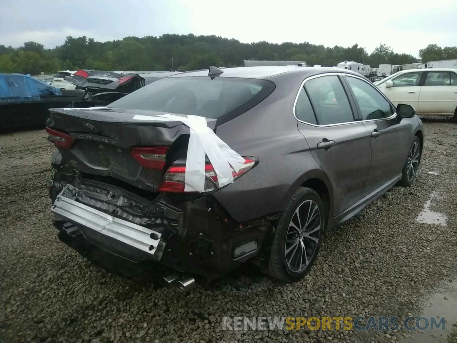 4 Photograph of a damaged car 4T1B11HK9KU699587 TOYOTA CAMRY 2019
