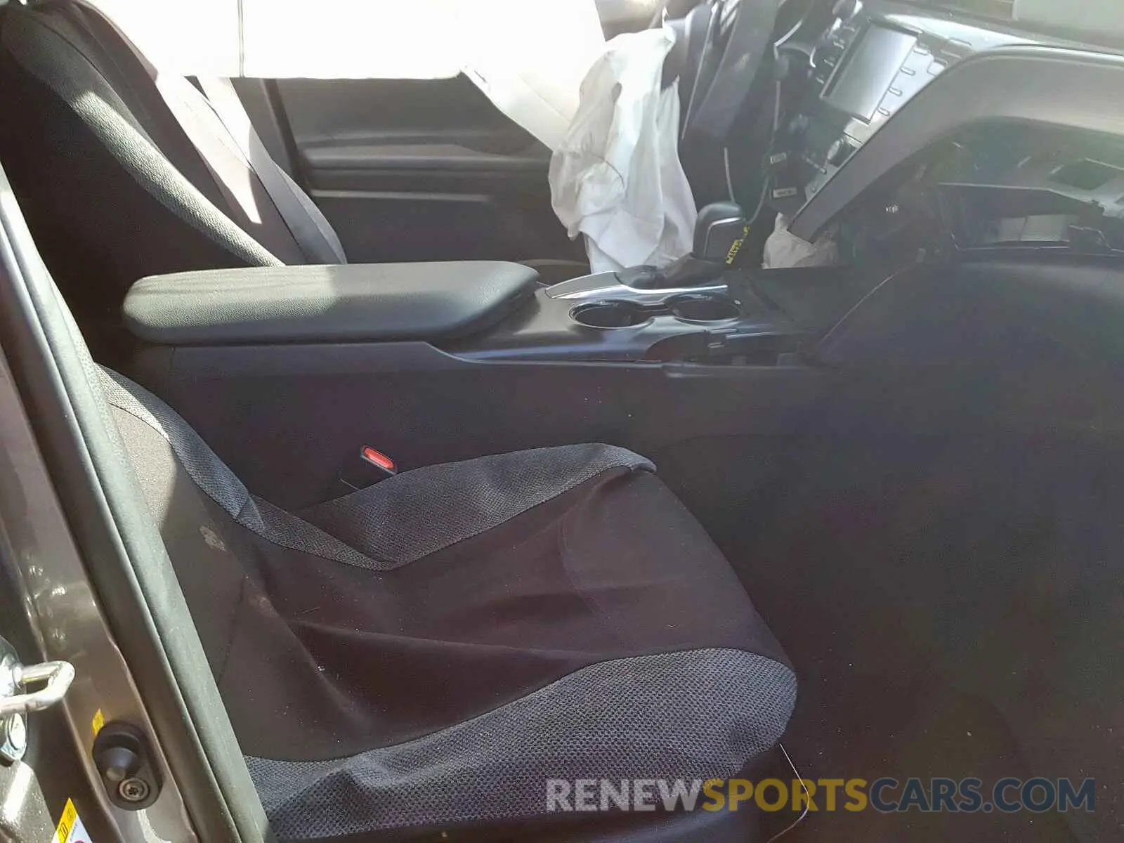 5 Photograph of a damaged car 4T1B11HK9KU706277 TOYOTA CAMRY 2019