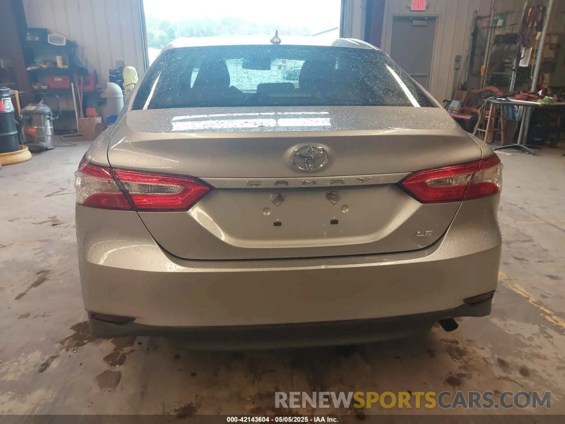 16 Photograph of a damaged car 4T1B11HK9KU706344 TOYOTA CAMRY 2019