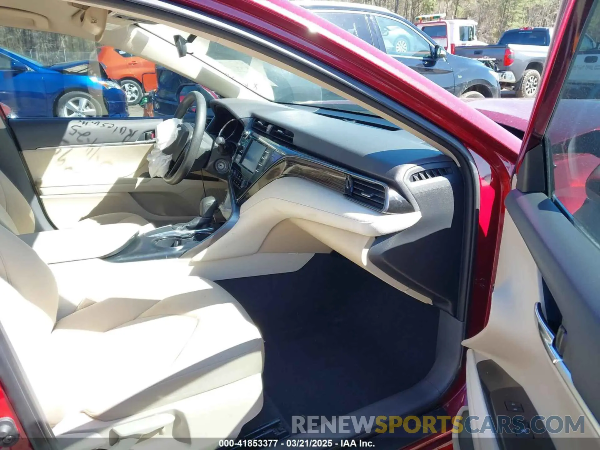 5 Фотография поврежденного автомобиля 4T1B11HK9KU708126 TOYOTA CAMRY 2019