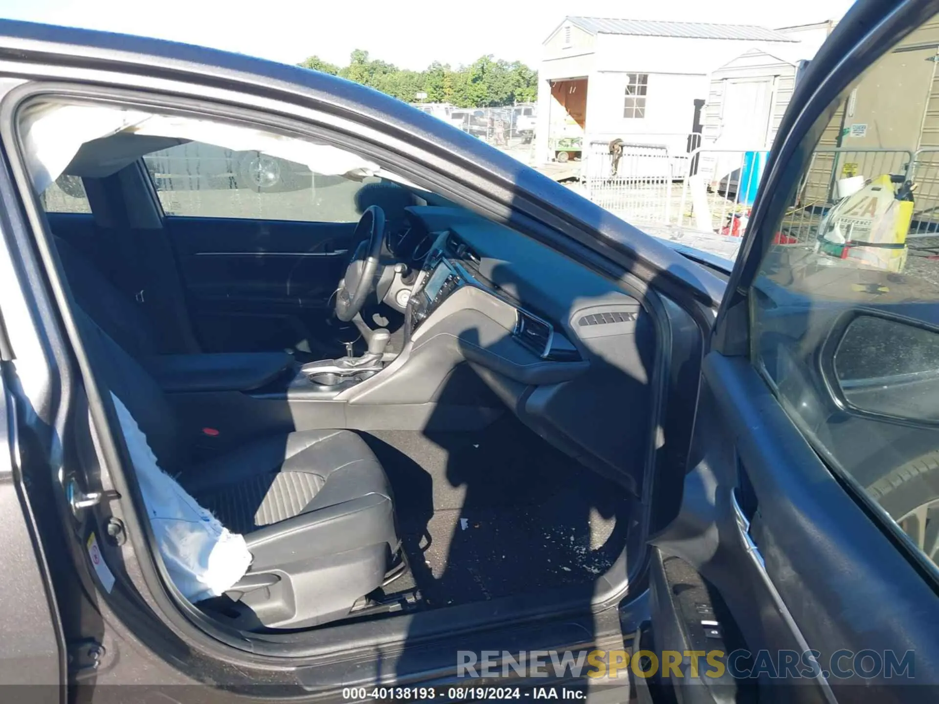 5 Photograph of a damaged car 4T1B11HK9KU740204 TOYOTA CAMRY 2019