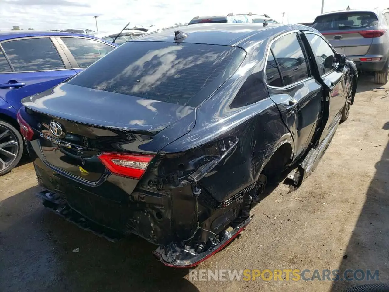 4 Photograph of a damaged car 4T1B11HK9KU740896 TOYOTA CAMRY 2019