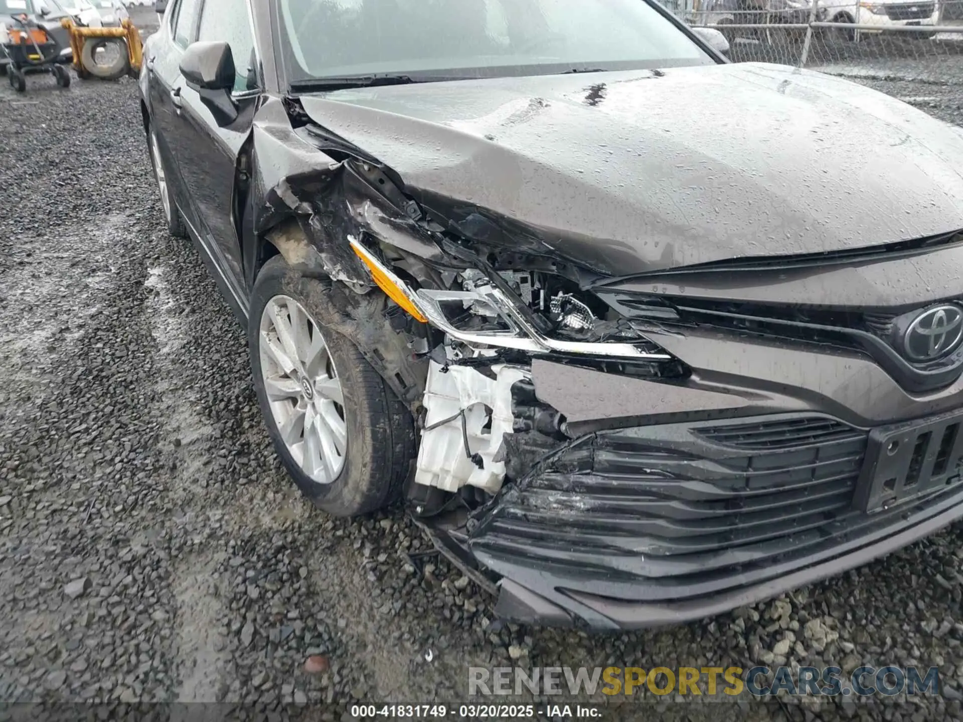 18 Photograph of a damaged car 4T1B11HK9KU744852 TOYOTA CAMRY 2019