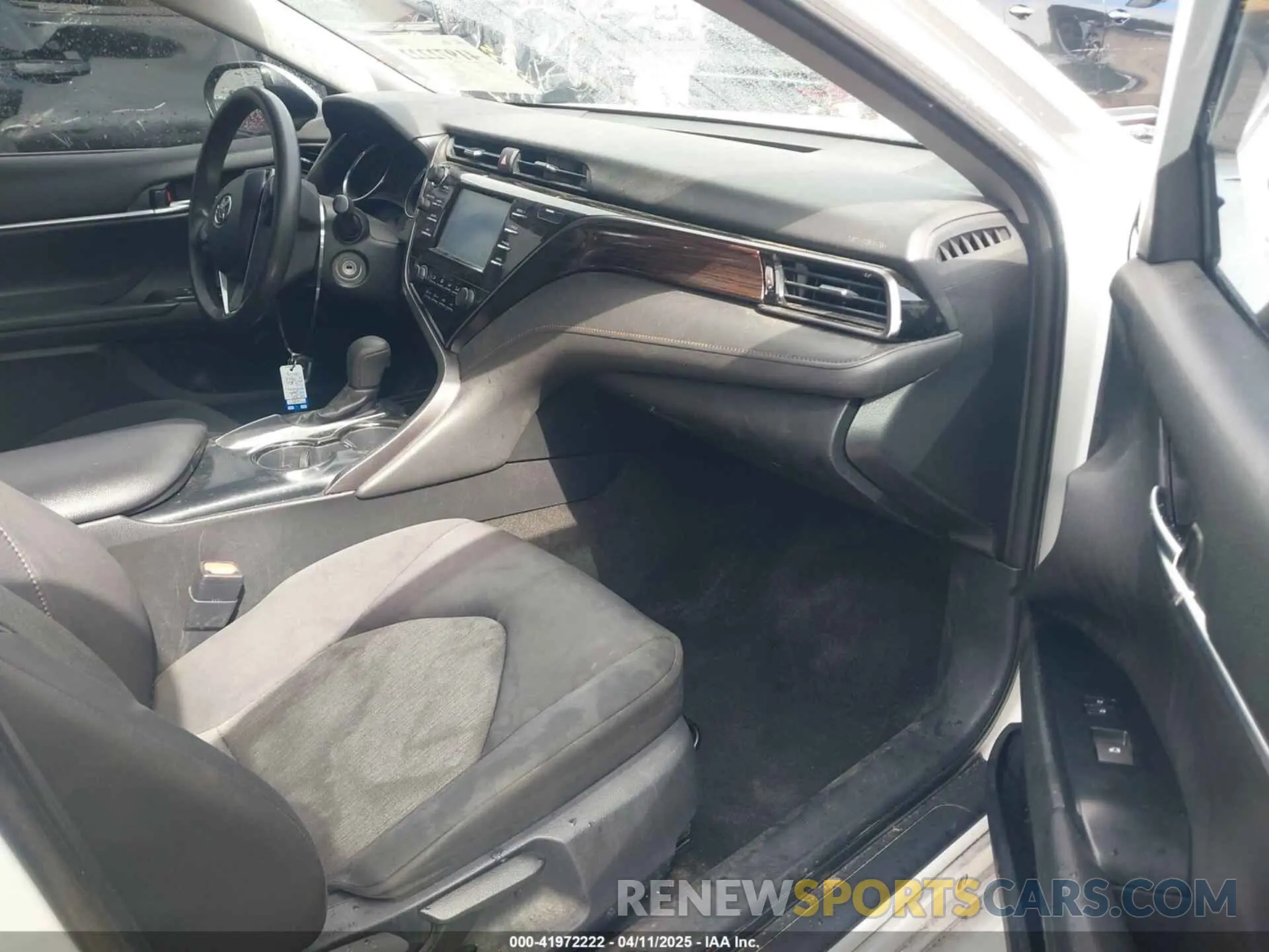 5 Фотография поврежденного автомобиля 4T1B11HK9KU775213 TOYOTA CAMRY 2019