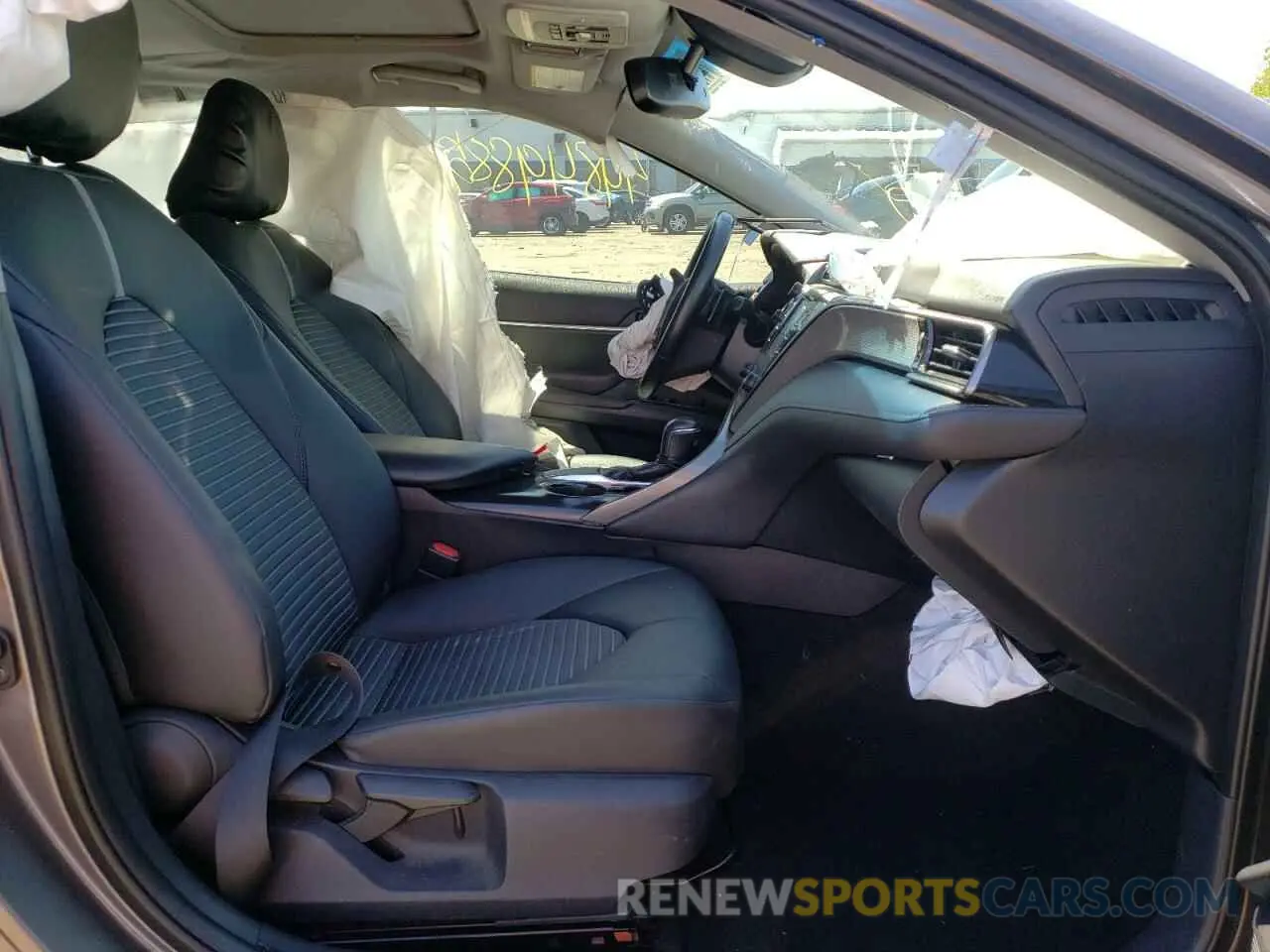 5 Photograph of a damaged car 4T1B11HK9KU820697 TOYOTA CAMRY 2019