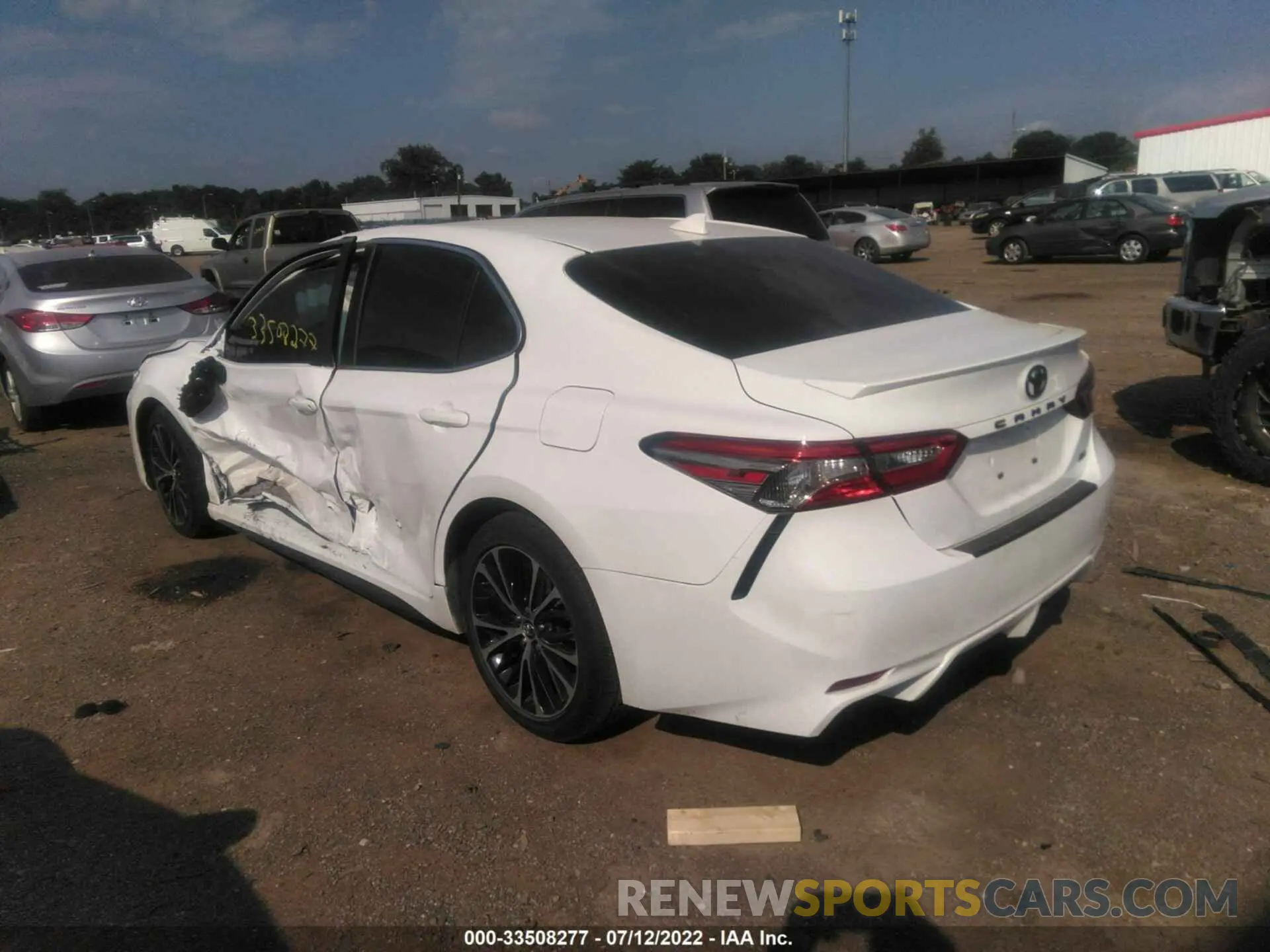 3 Фотография поврежденного автомобиля 4T1B11HK9KU824636 TOYOTA CAMRY 2019
