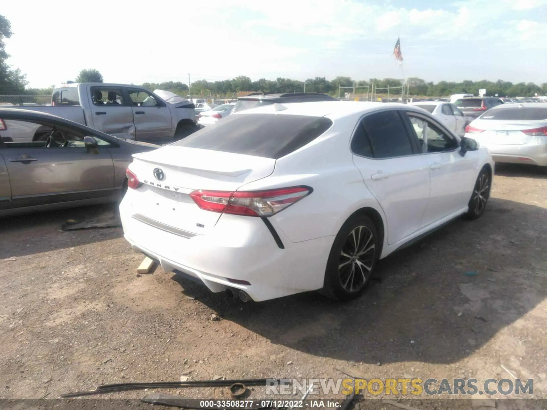 4 Фотография поврежденного автомобиля 4T1B11HK9KU824636 TOYOTA CAMRY 2019