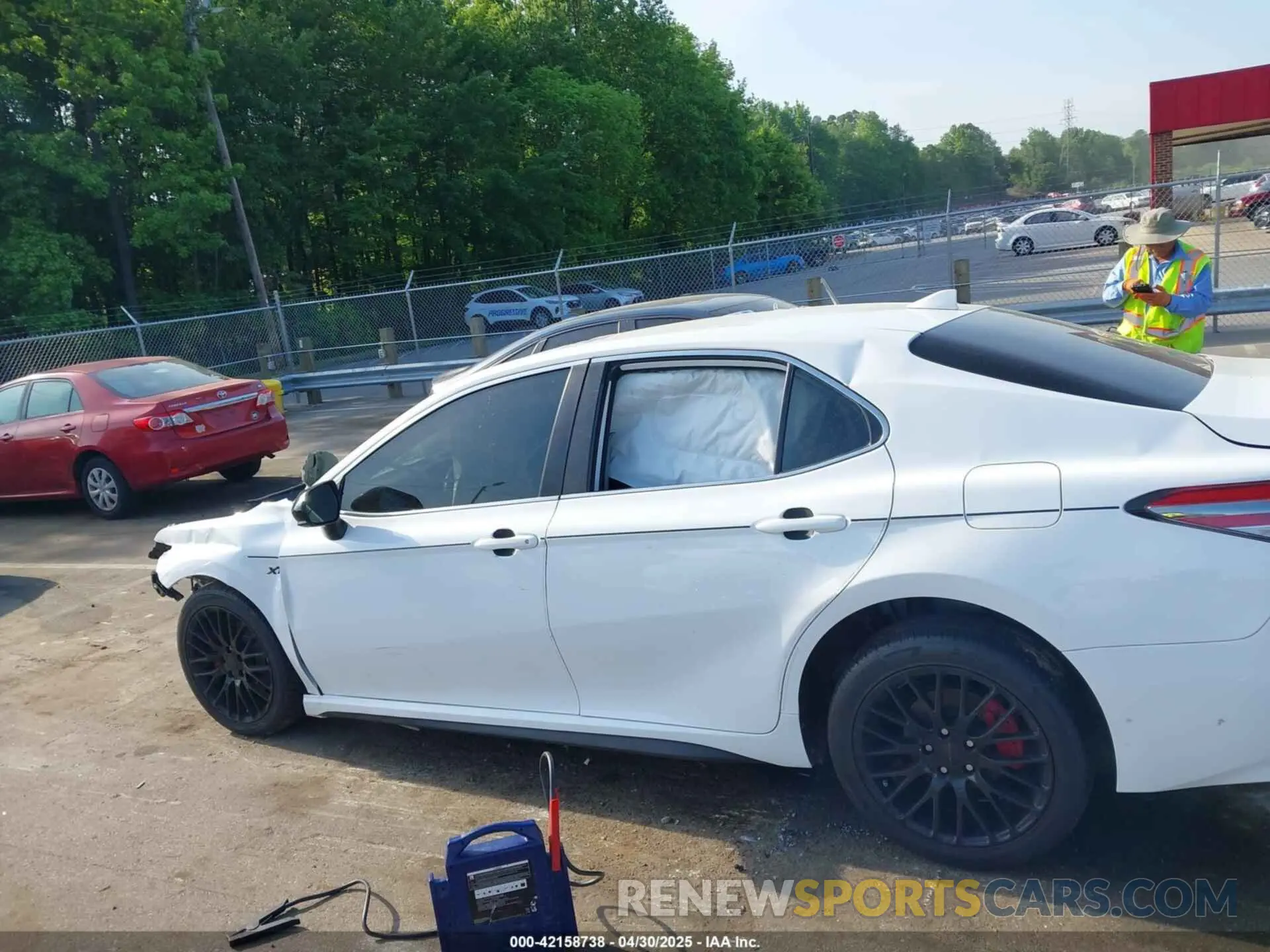 13 Photograph of a damaged car 4T1B11HK9KU842909 TOYOTA CAMRY 2019