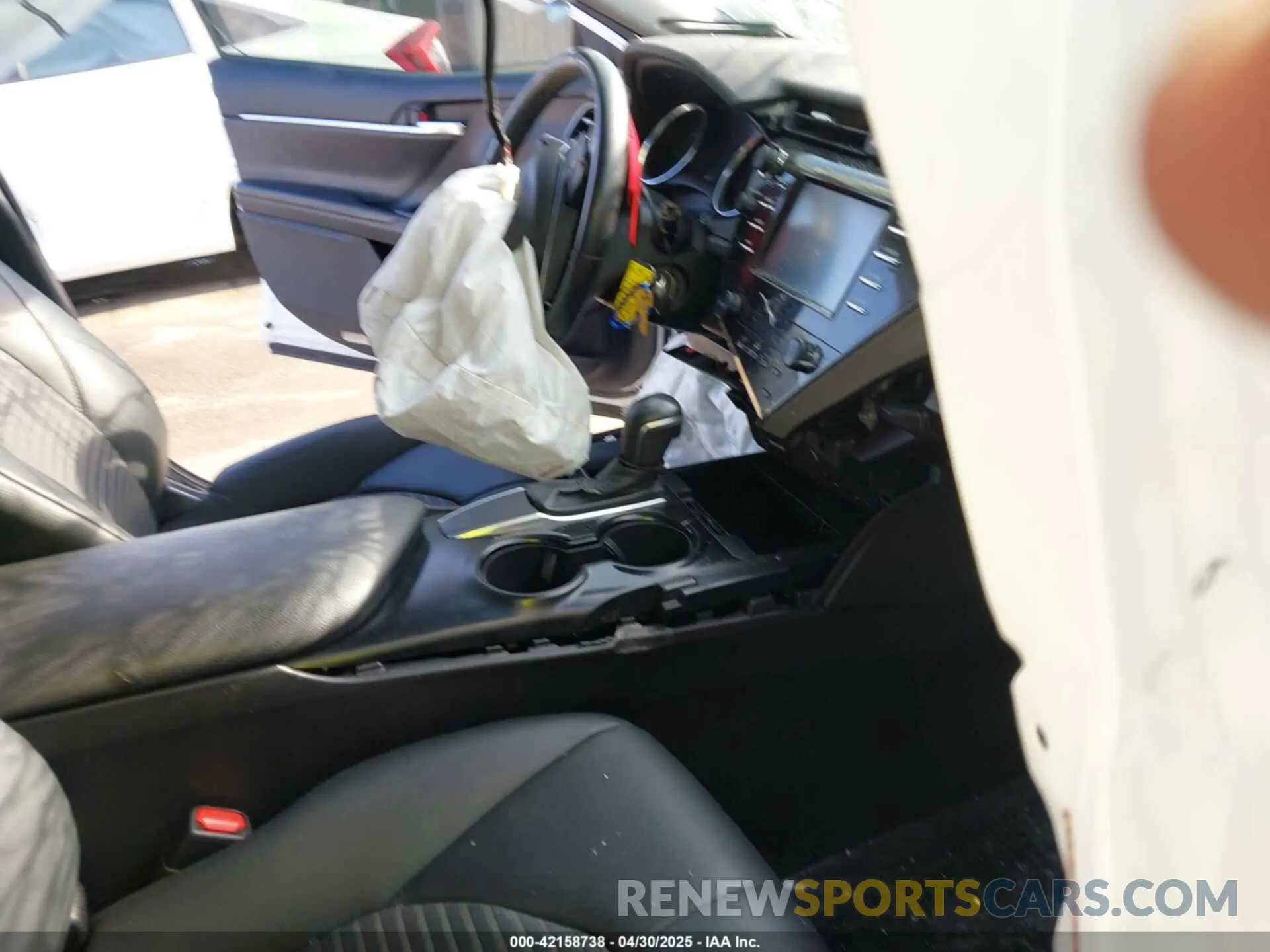 5 Photograph of a damaged car 4T1B11HK9KU842909 TOYOTA CAMRY 2019