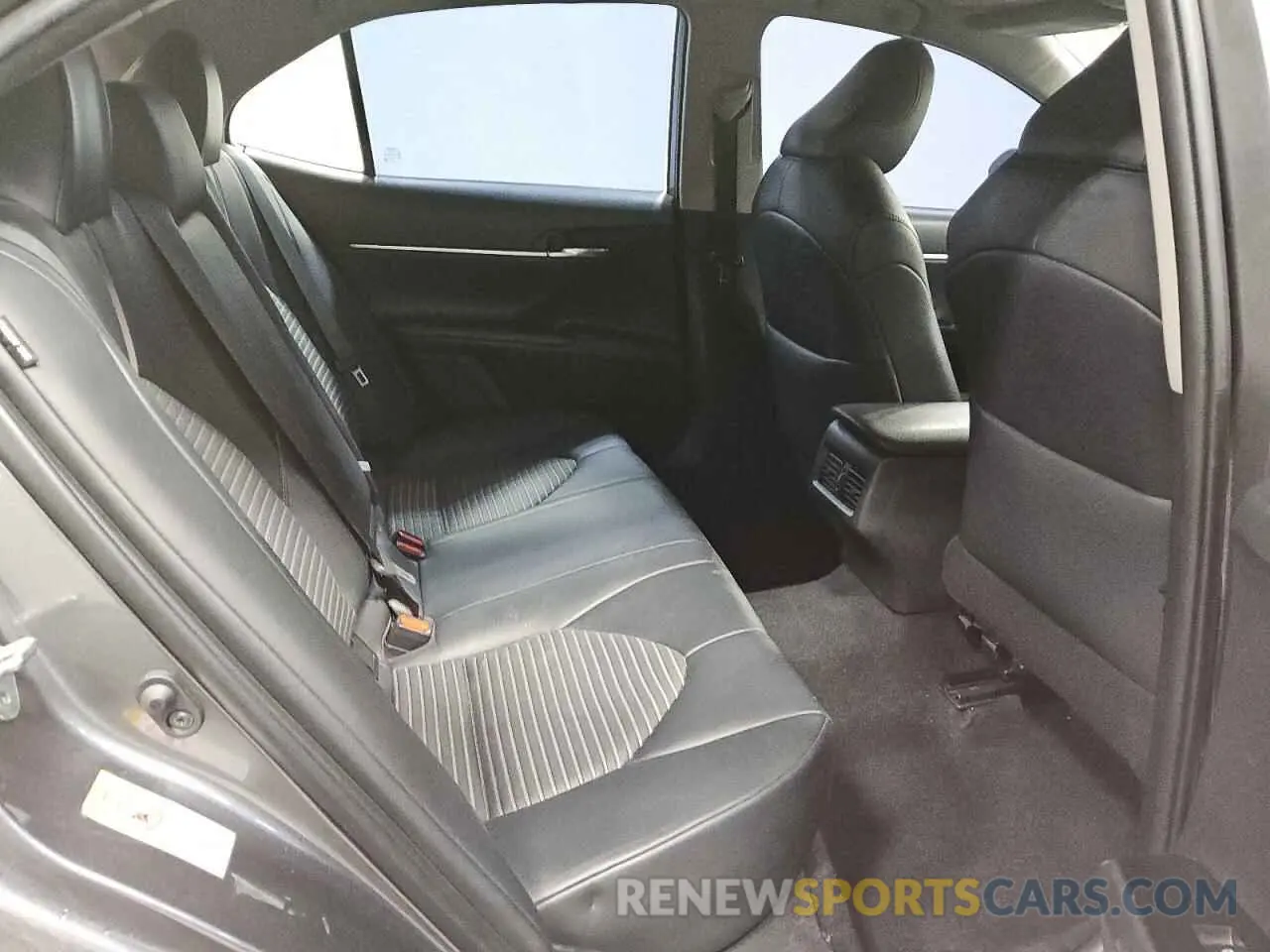 10 Photograph of a damaged car 4T1B11HKXKU173291 TOYOTA CAMRY 2019