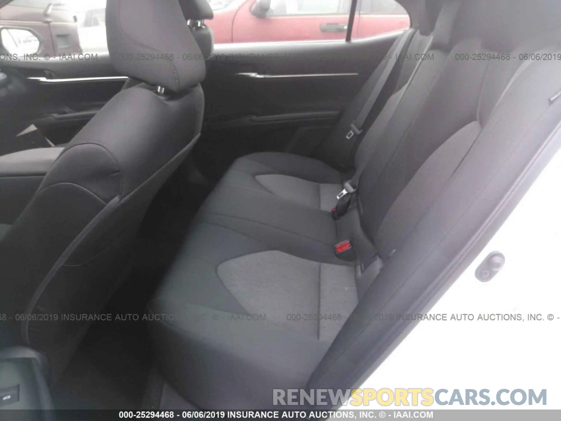 8 Photograph of a damaged car 4T1B11HKXKU191404 TOYOTA CAMRY 2019