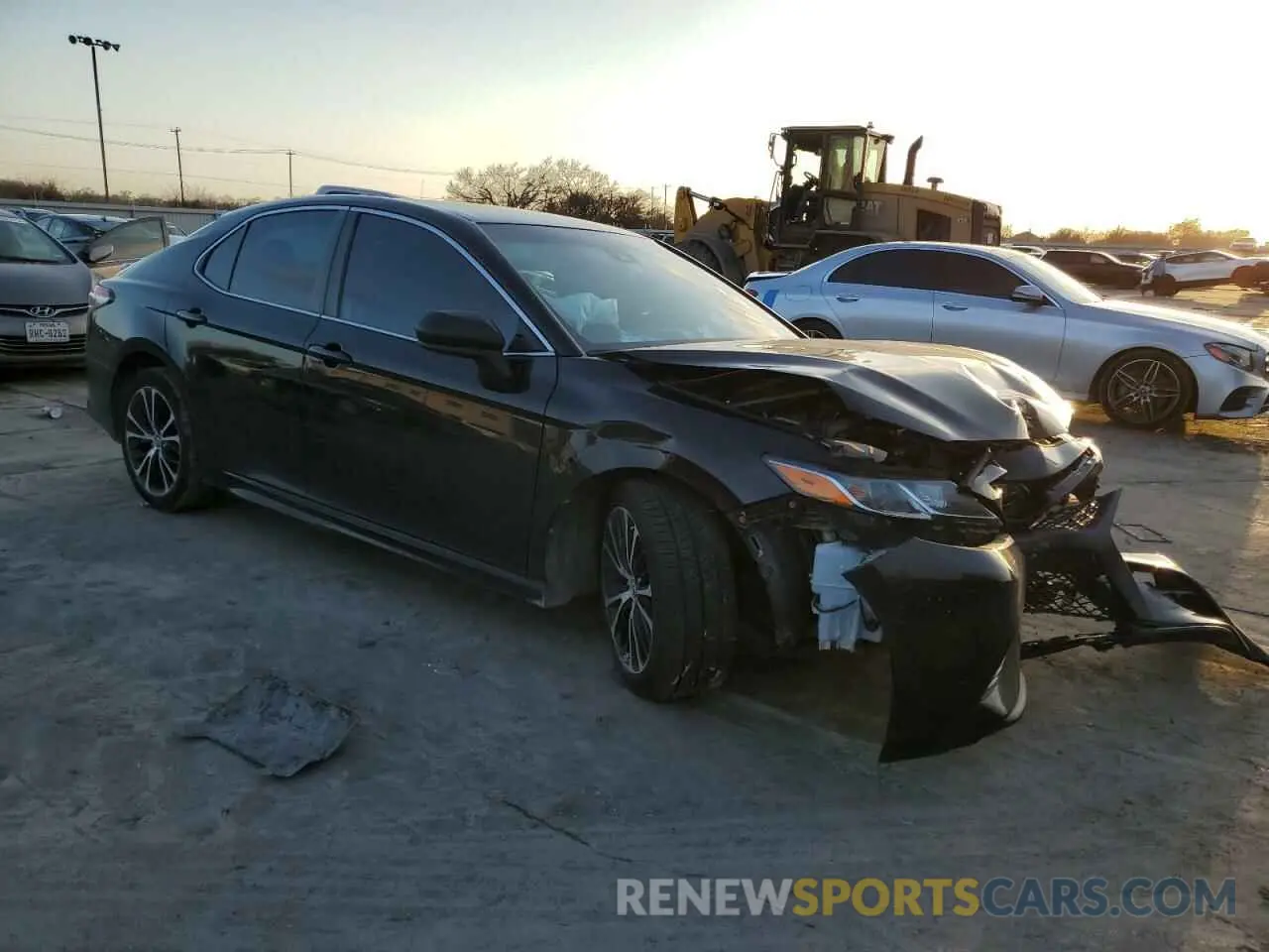 4 Photograph of a damaged car 4T1B11HKXKU198725 TOYOTA CAMRY 2019