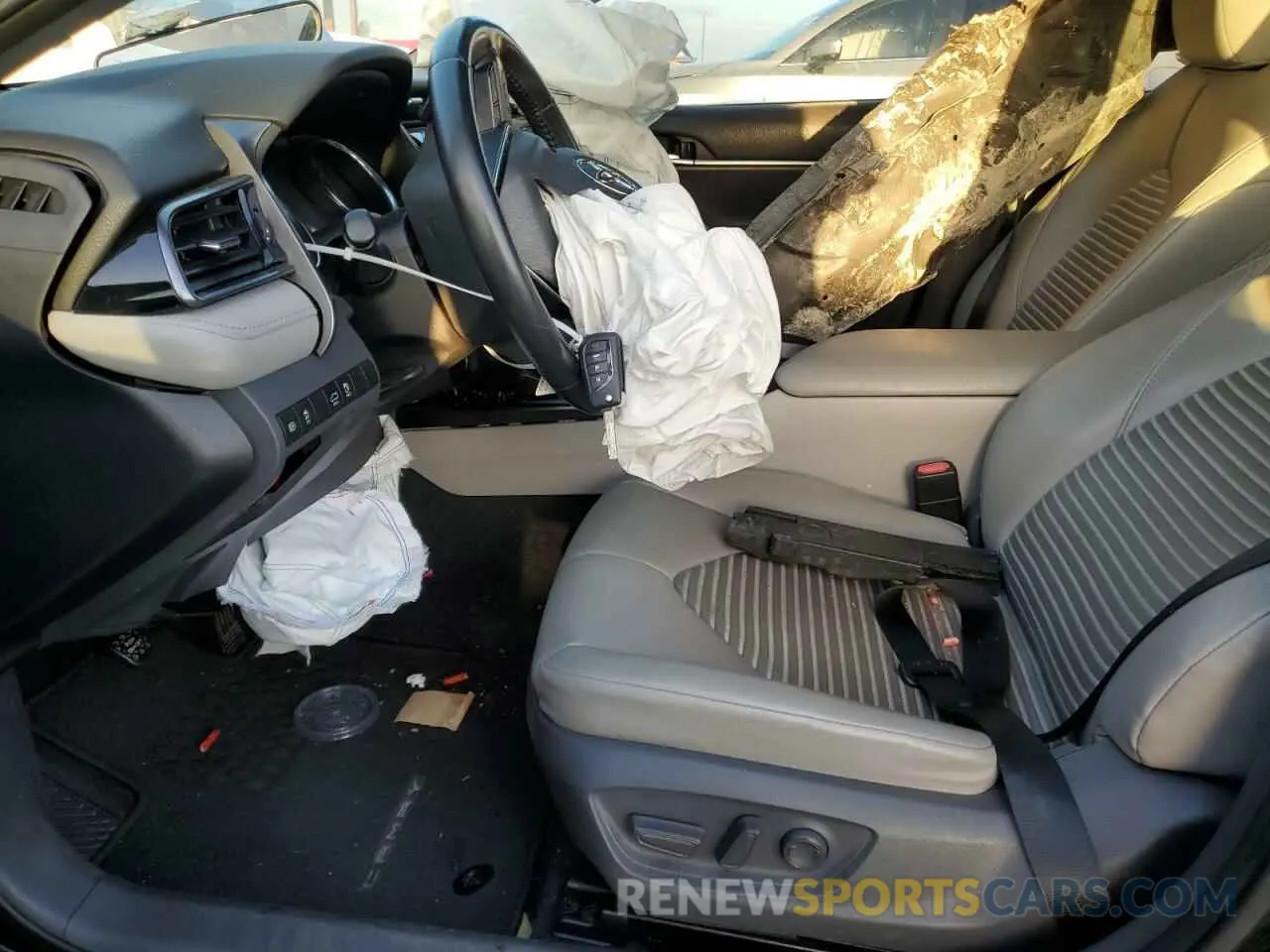 7 Photograph of a damaged car 4T1B11HKXKU198725 TOYOTA CAMRY 2019