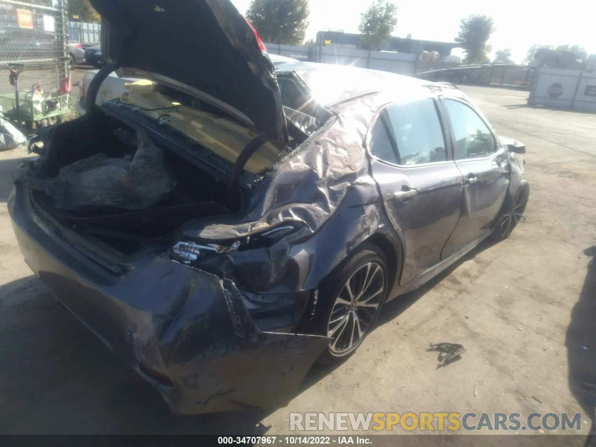 4 Photograph of a damaged car 4T1B11HKXKU200604 TOYOTA CAMRY 2019