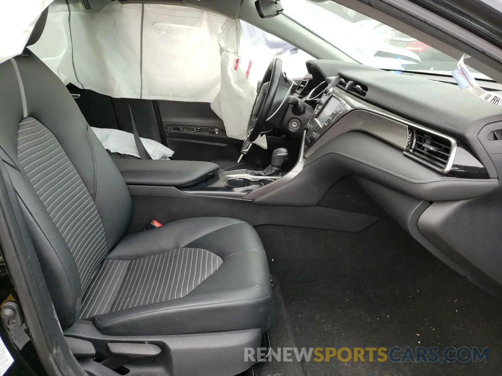 5 Photograph of a damaged car 4T1B11HKXKU206015 TOYOTA CAMRY 2019