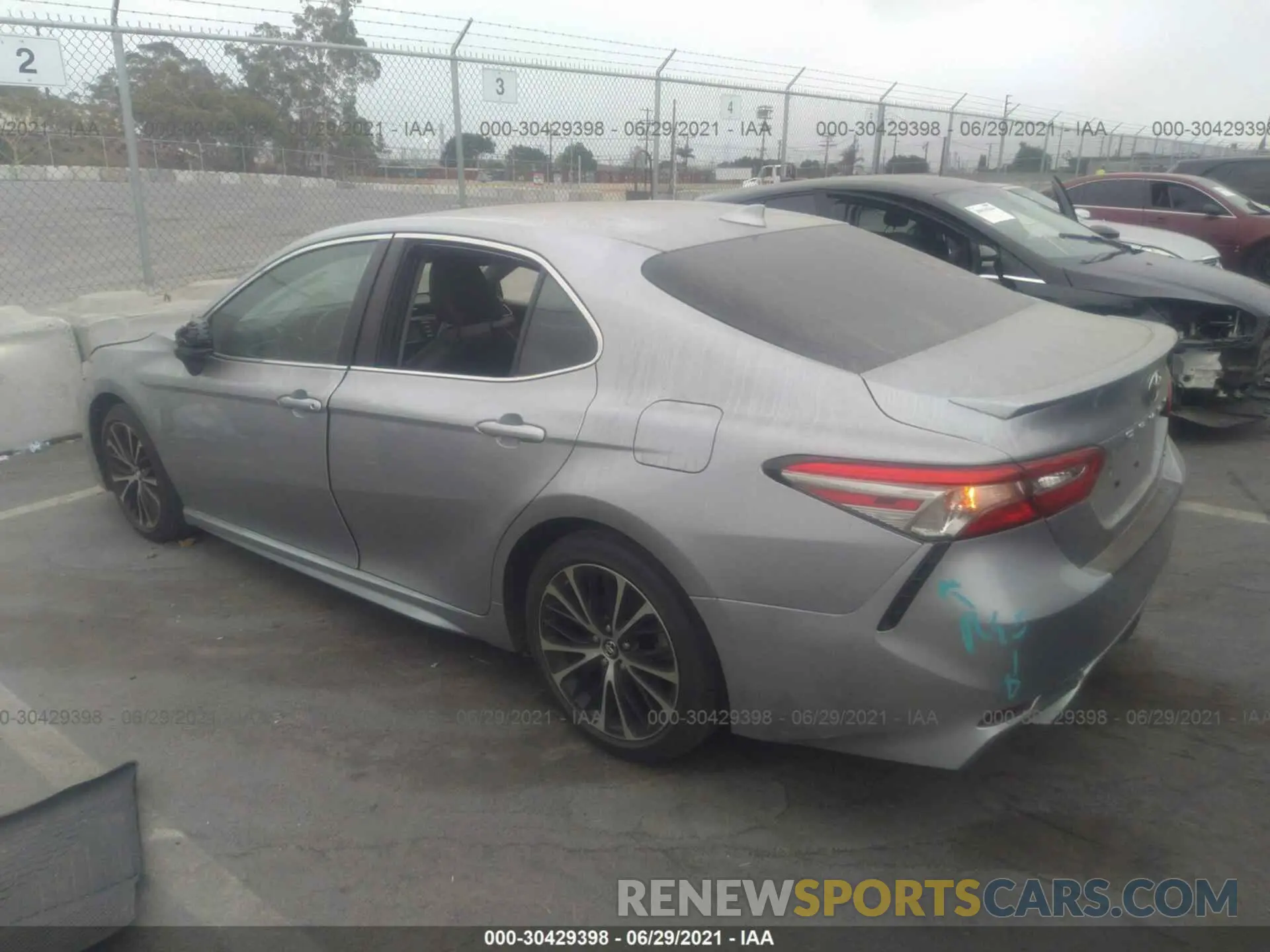 3 Photograph of a damaged car 4T1B11HKXKU209898 TOYOTA CAMRY 2019