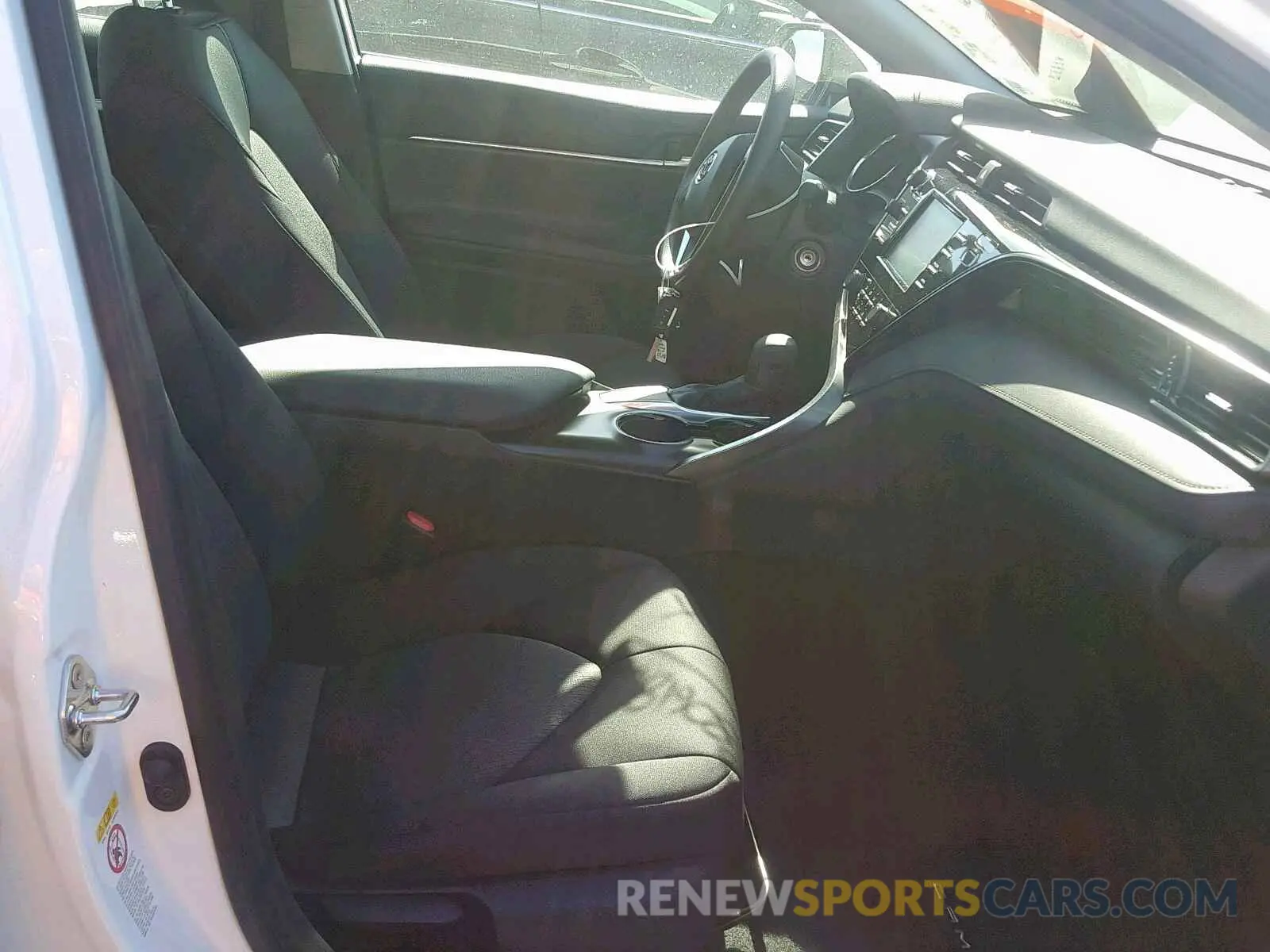 5 Photograph of a damaged car 4T1B11HKXKU243176 TOYOTA CAMRY 2019