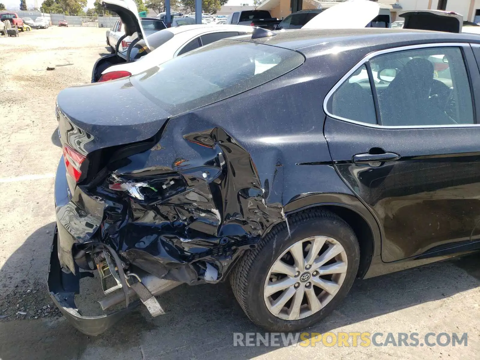 9 Photograph of a damaged car 4T1B11HKXKU252668 TOYOTA CAMRY 2019