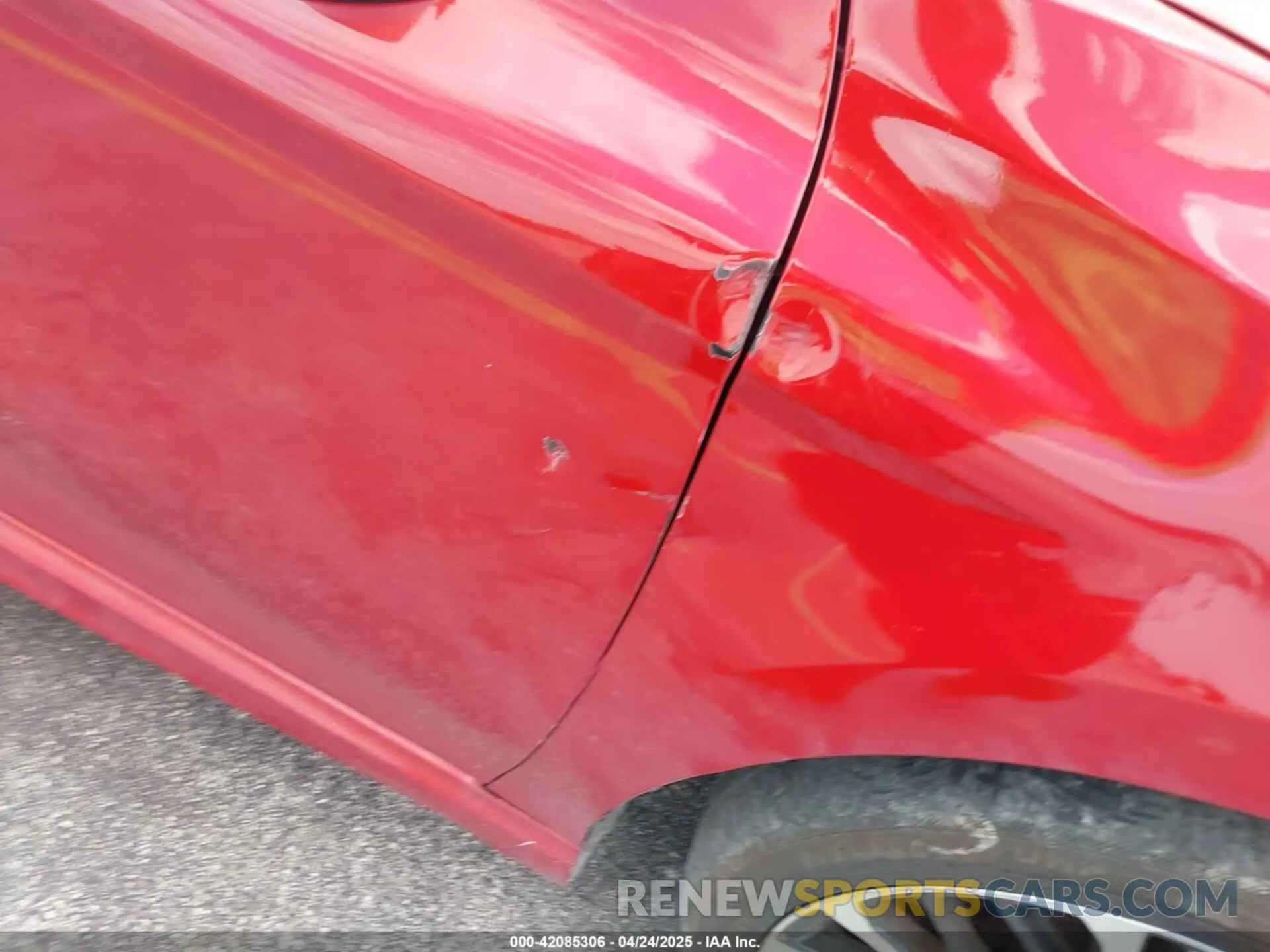 18 Photograph of a damaged car 4T1B11HKXKU259202 TOYOTA CAMRY 2019