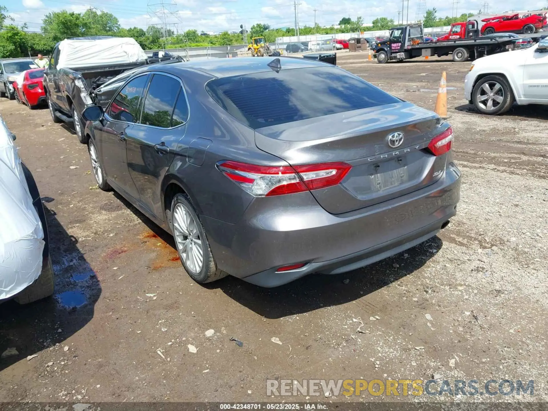 3 Фотография поврежденного автомобиля 4T1B11HKXKU261063 TOYOTA CAMRY 2019