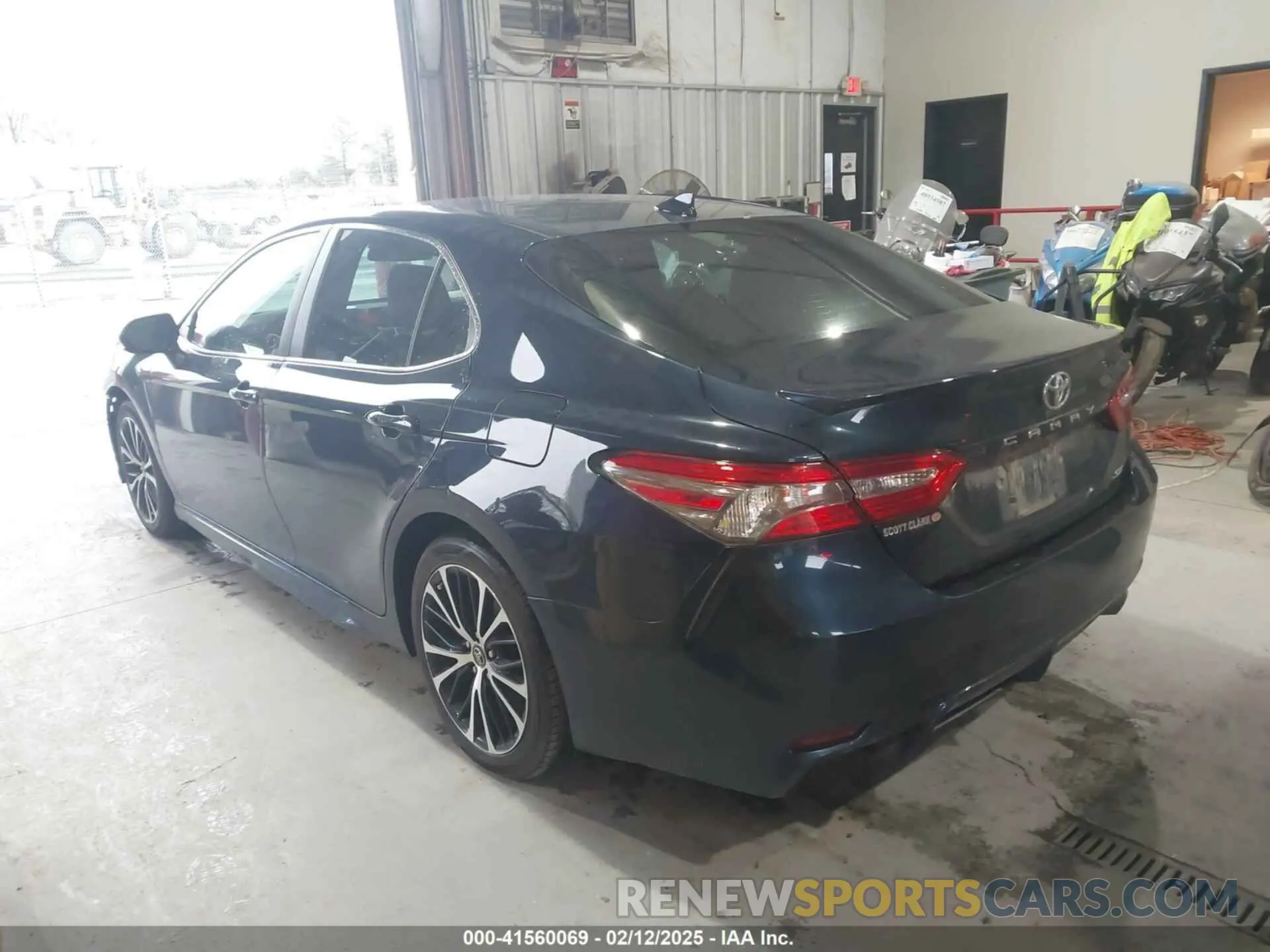 14 Photograph of a damaged car 4T1B11HKXKU264268 TOYOTA CAMRY 2019