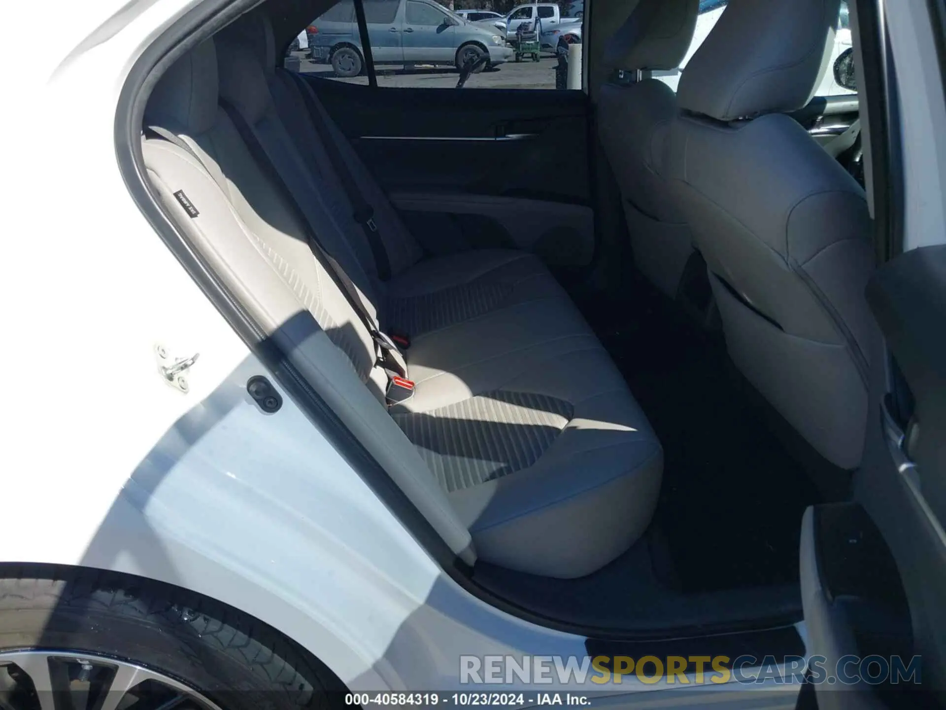 8 Photograph of a damaged car 4T1B11HKXKU271222 TOYOTA CAMRY 2019
