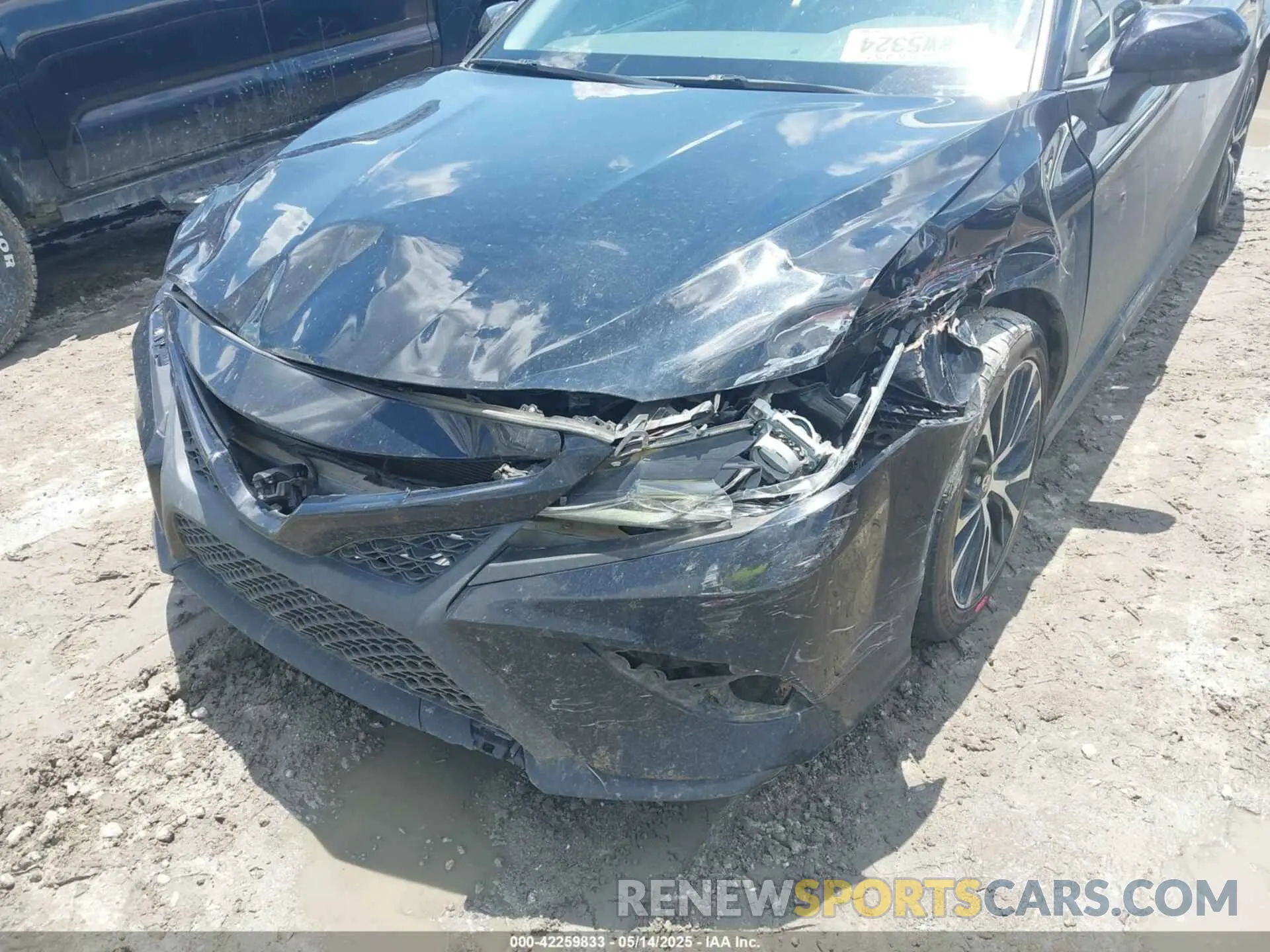 6 Photograph of a damaged car 4T1B11HKXKU282043 TOYOTA CAMRY 2019