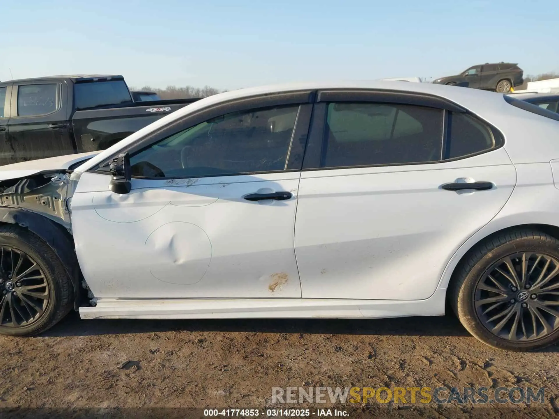 14 Photograph of a damaged car 4T1B11HKXKU286786 TOYOTA CAMRY 2019