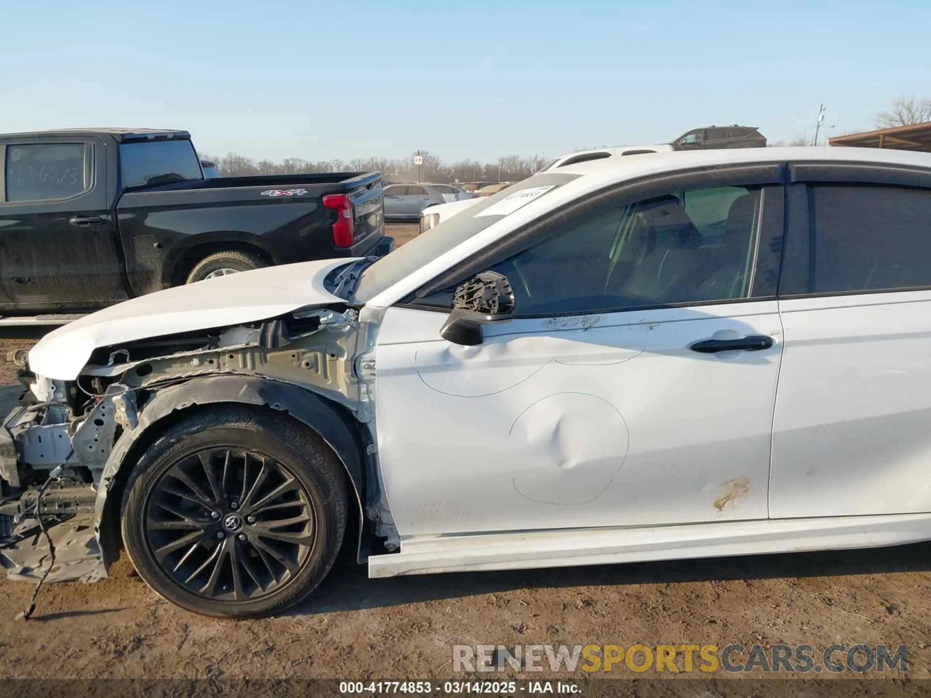 17 Photograph of a damaged car 4T1B11HKXKU286786 TOYOTA CAMRY 2019