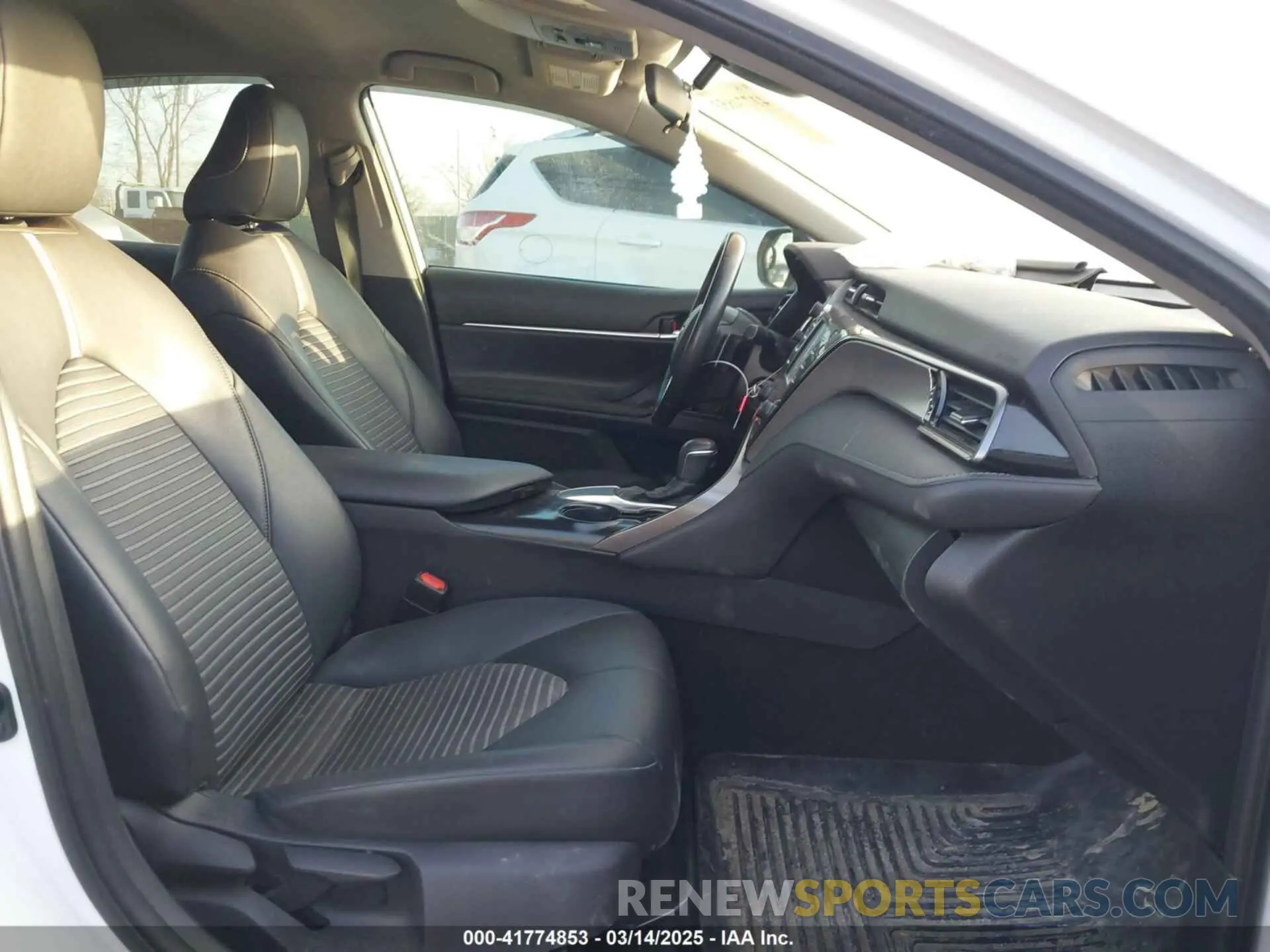 5 Photograph of a damaged car 4T1B11HKXKU286786 TOYOTA CAMRY 2019
