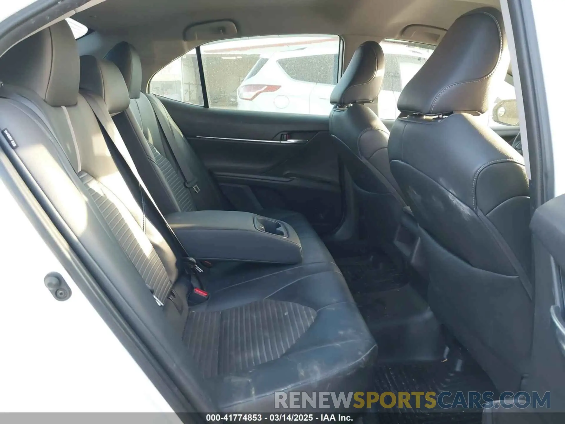 8 Photograph of a damaged car 4T1B11HKXKU286786 TOYOTA CAMRY 2019