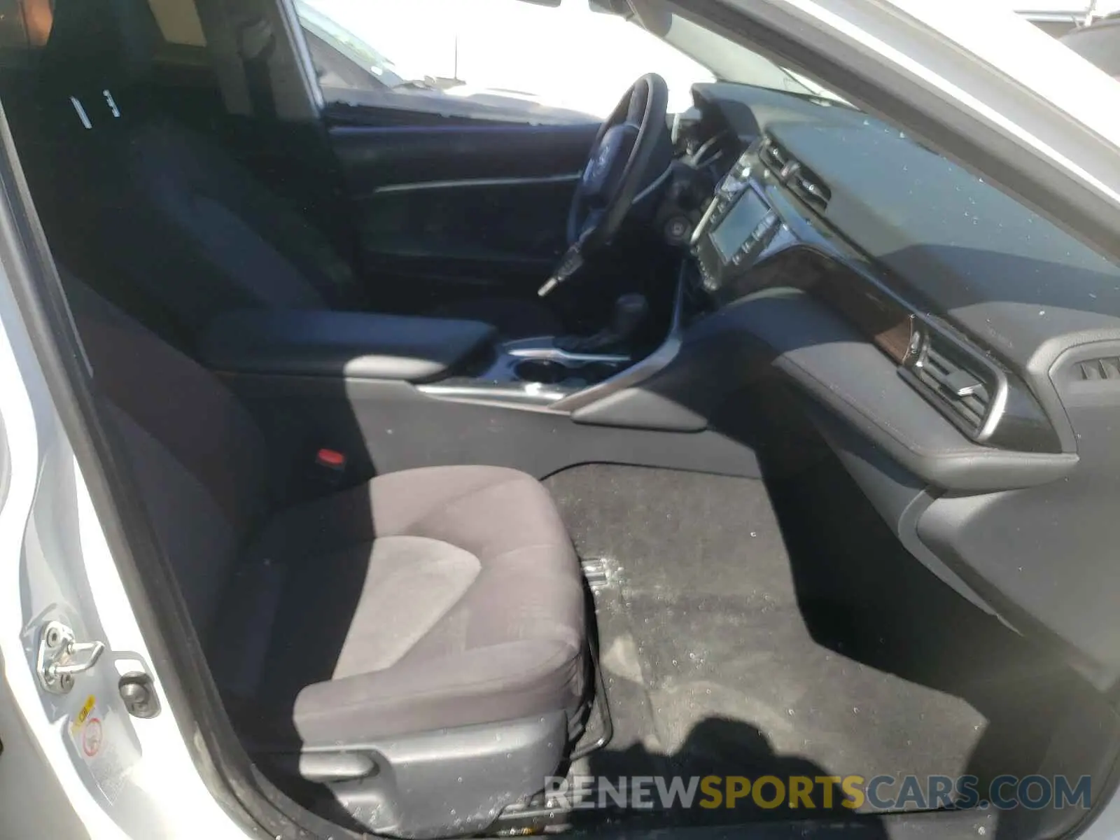 5 Photograph of a damaged car 4T1B11HKXKU684399 TOYOTA CAMRY 2019