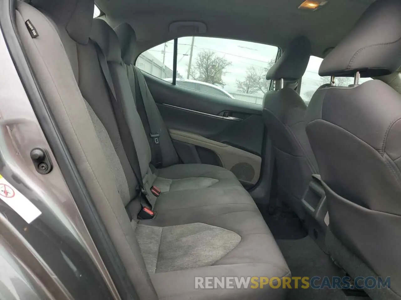 10 Photograph of a damaged car 4T1B11HKXKU690106 TOYOTA CAMRY 2019