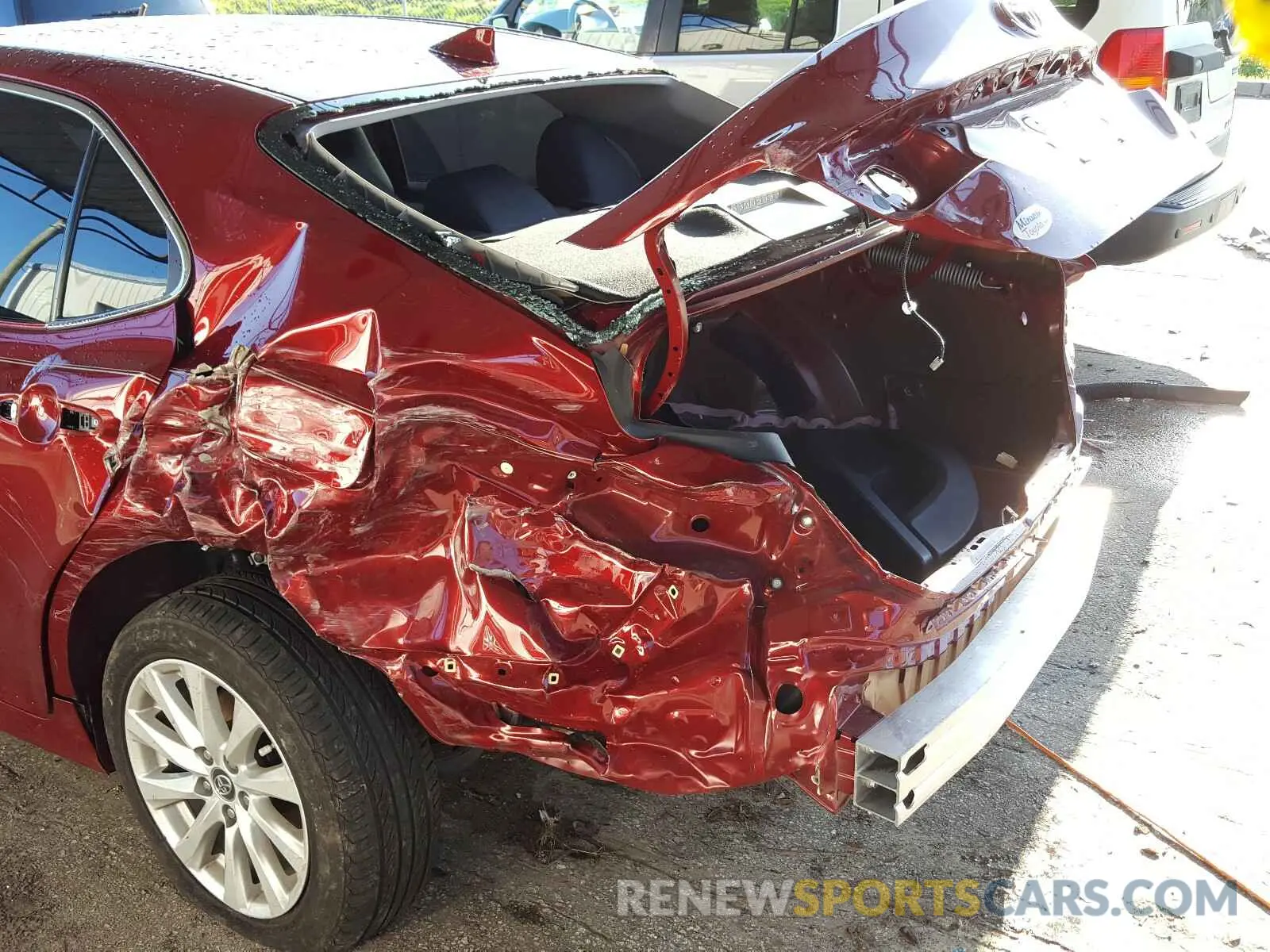 9 Photograph of a damaged car 4T1B11HKXKU692163 TOYOTA CAMRY 2019