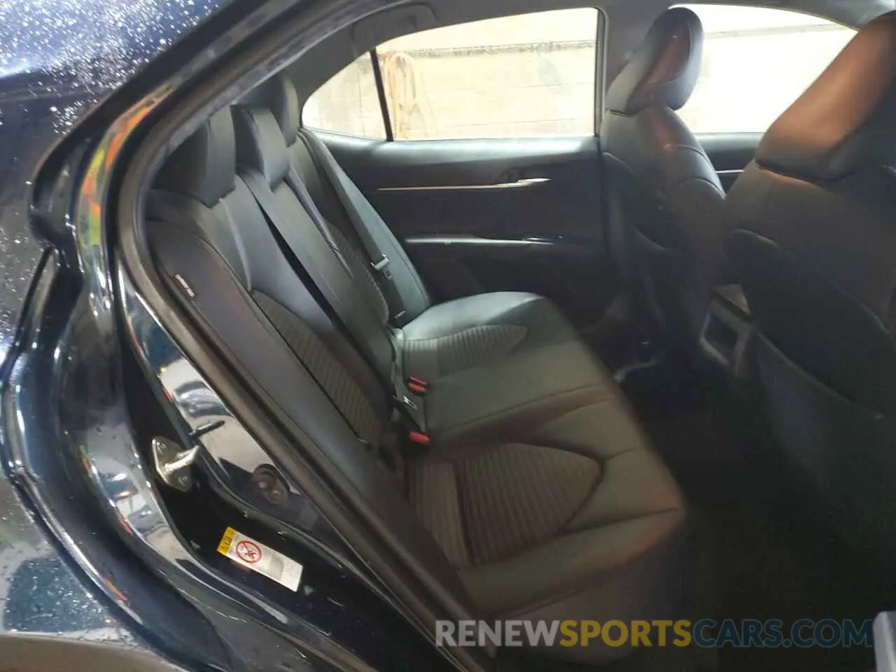 10 Photograph of a damaged car 4T1B11HKXKU694625 TOYOTA CAMRY 2019