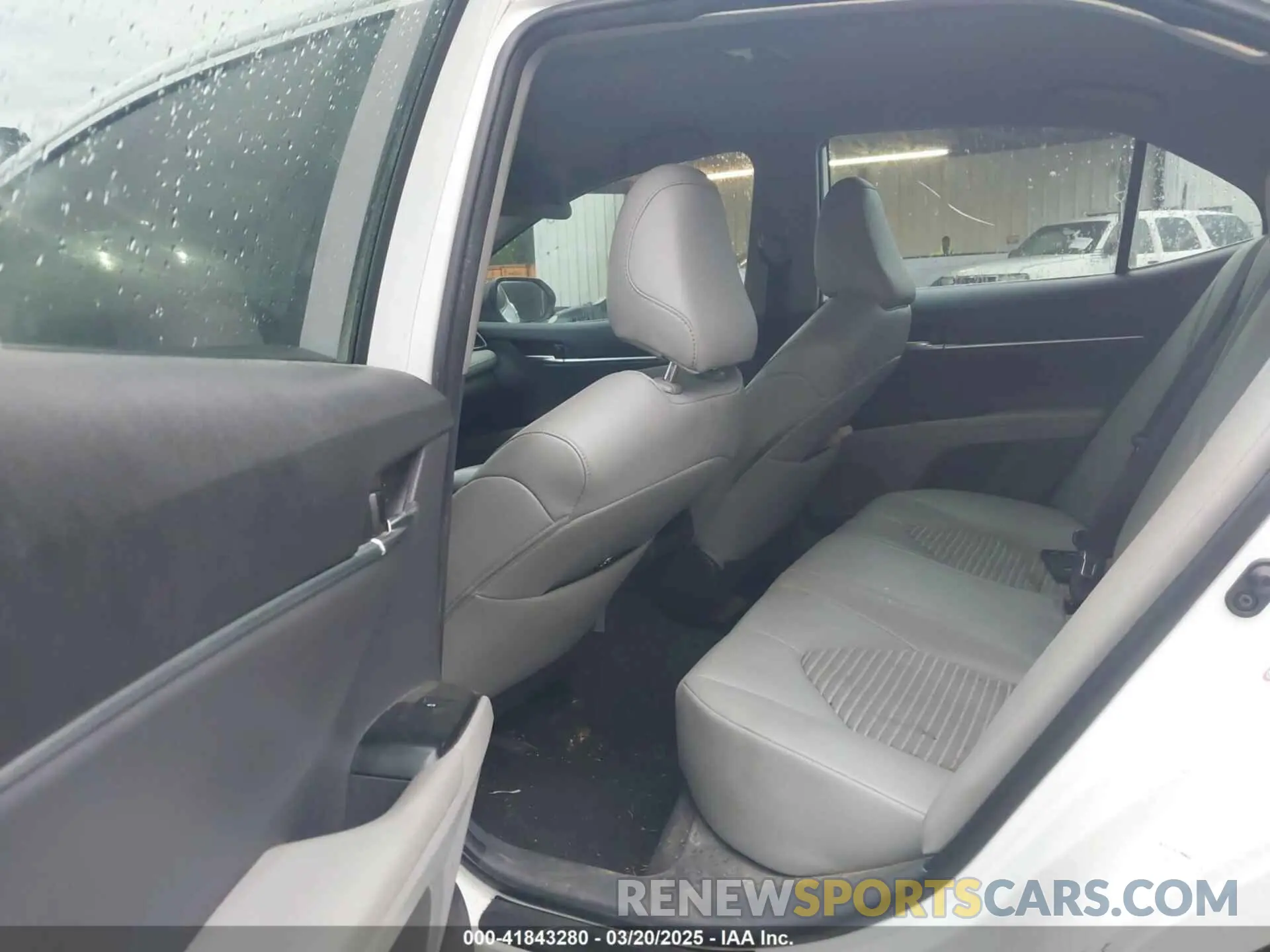 8 Photograph of a damaged car 4T1B11HKXKU706000 TOYOTA CAMRY 2019